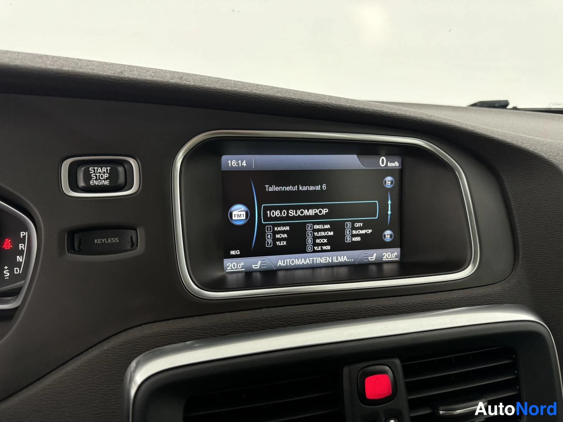 Sininen Volvo V40 Cross Country 2014, yksityiskohta, kuva 27