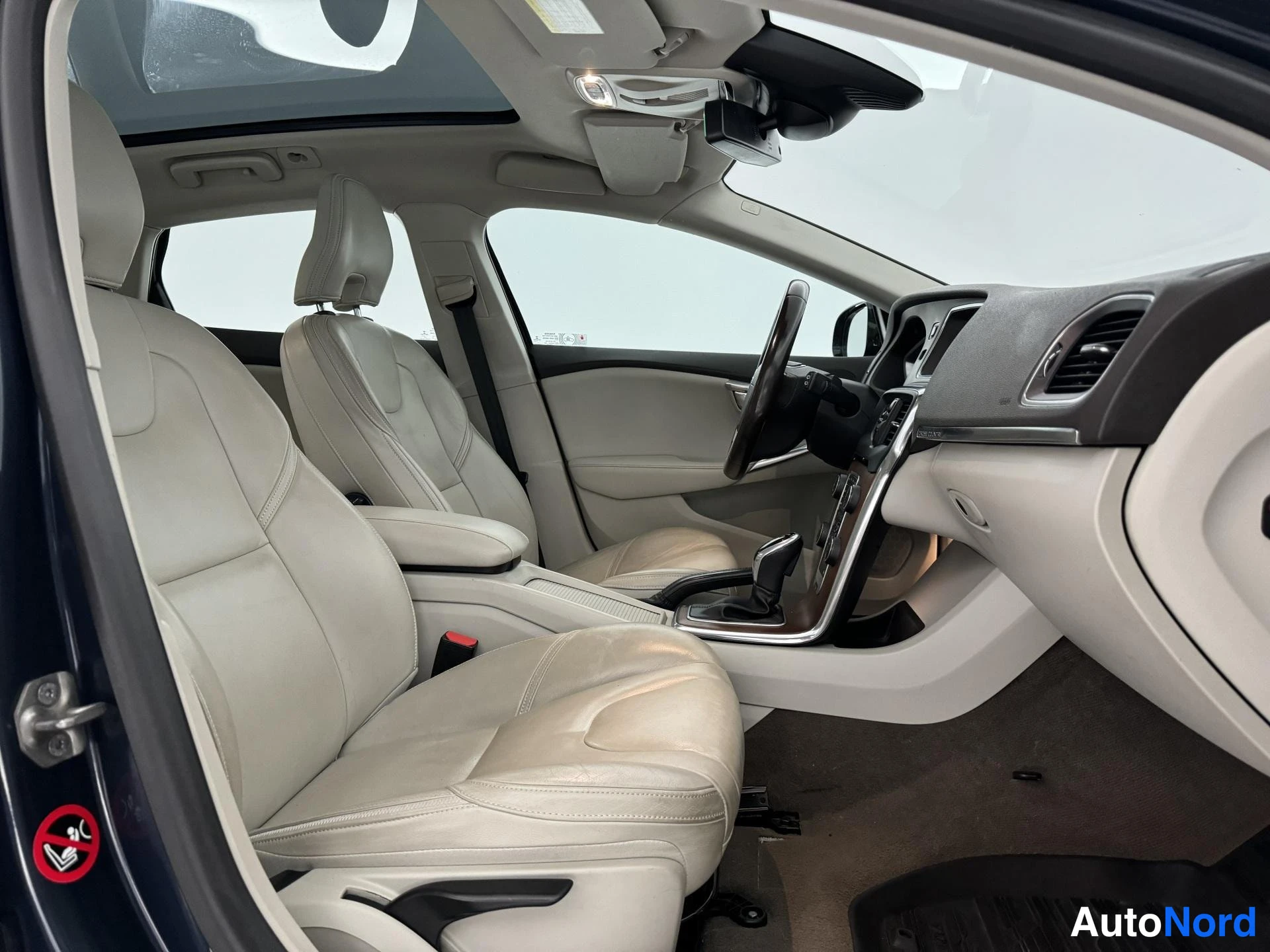 Sininen Volvo V40 Cross Country 2014, etuistuimet, kuva 18