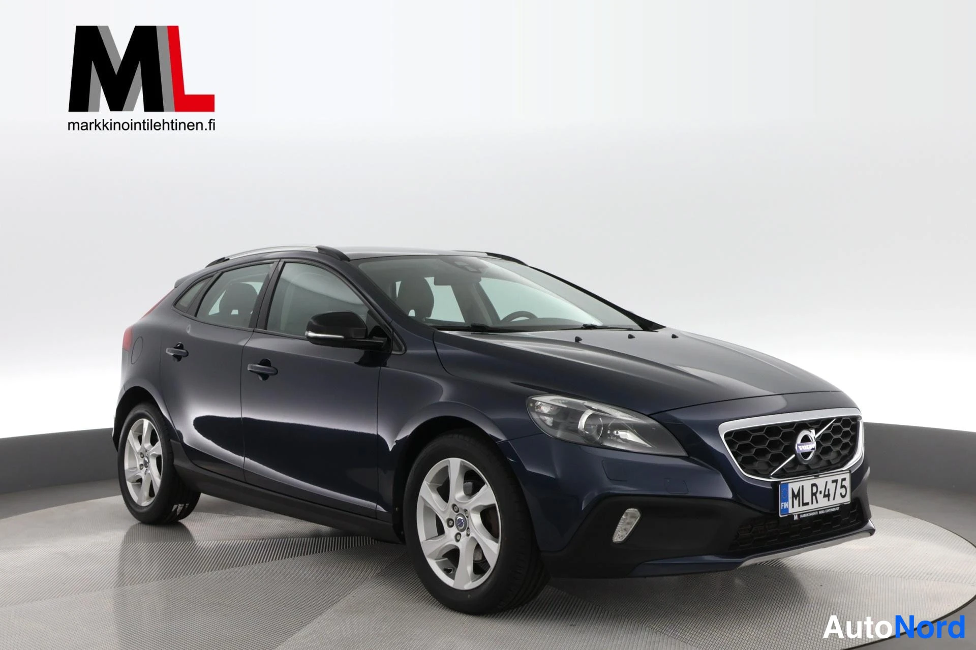 Sininen Volvo V40 Cross Country 2014, etuviisto, keula oikealle, kuva 2