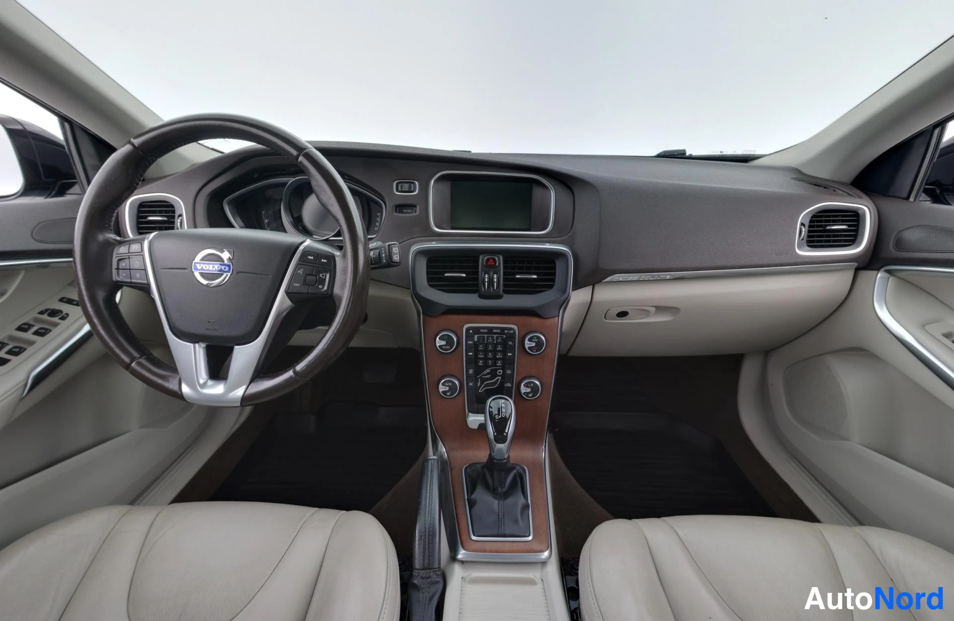 Sininen Volvo V40 Cross Country 2014, ohjaamo, kuva 10