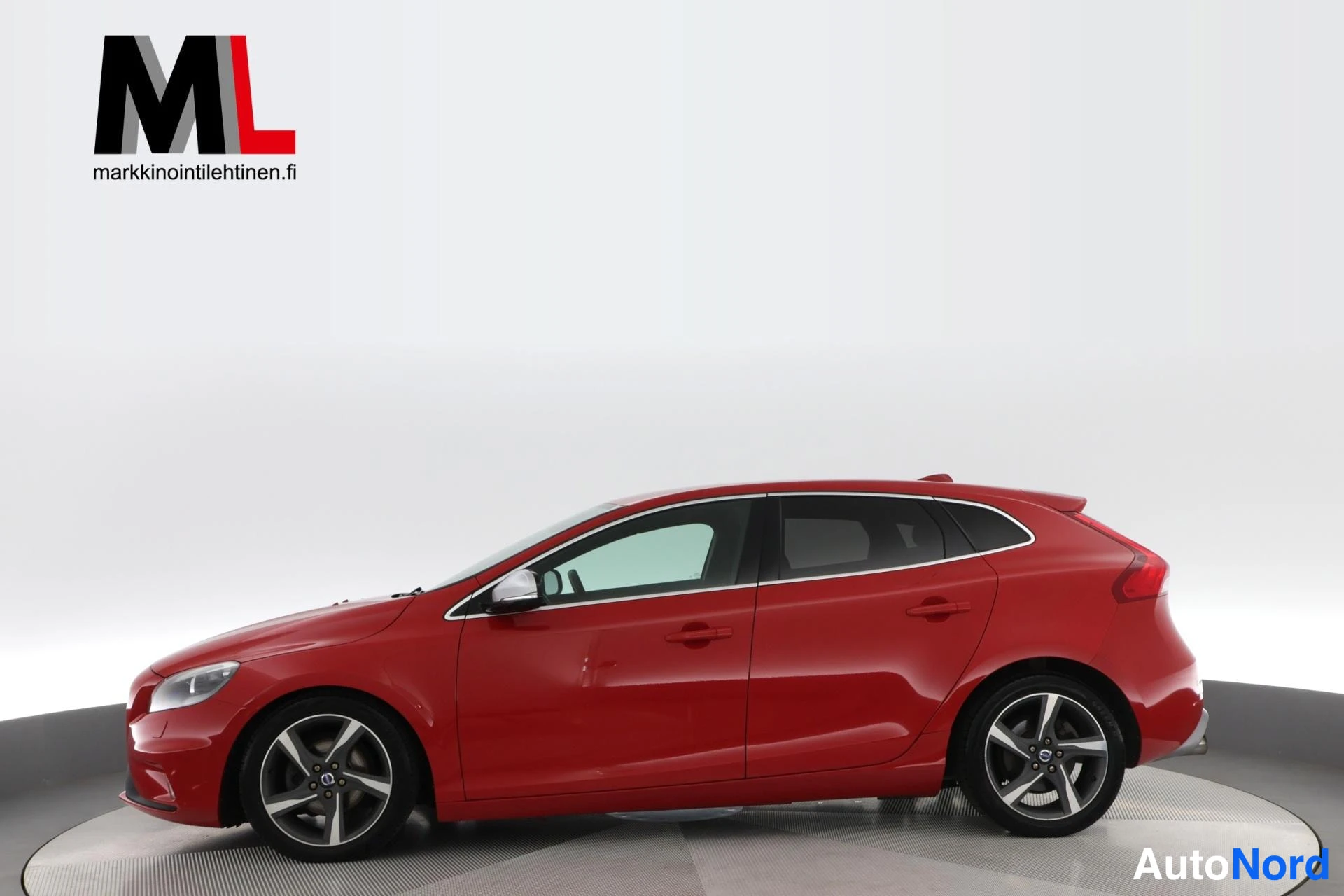 Punainen Volvo V40 2014, sivulta, kuva 4