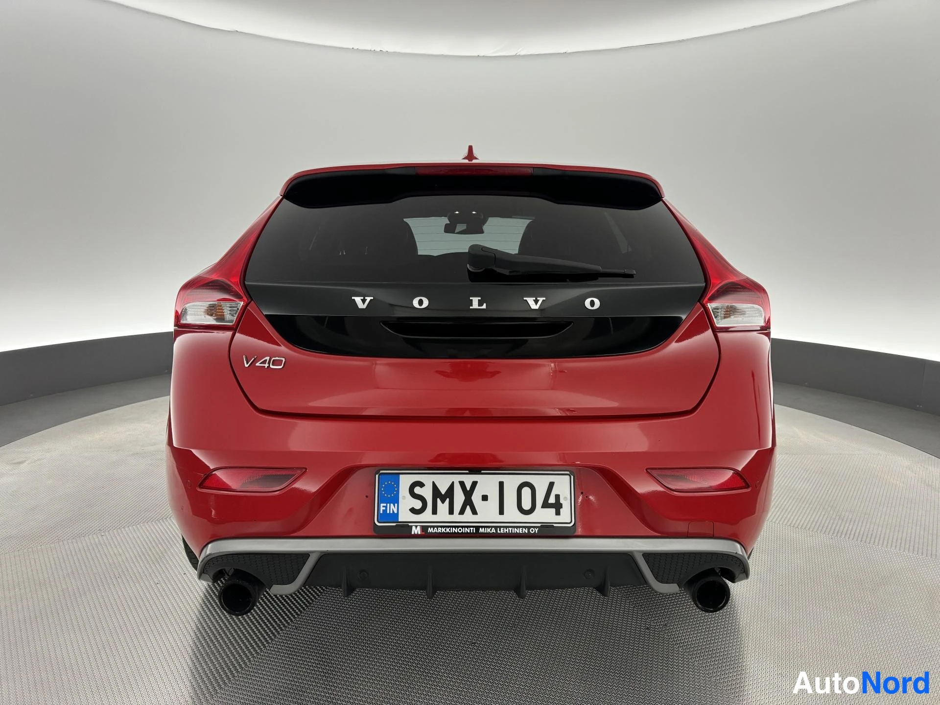 Punainen Volvo V40 2014, takaa, kuva 9