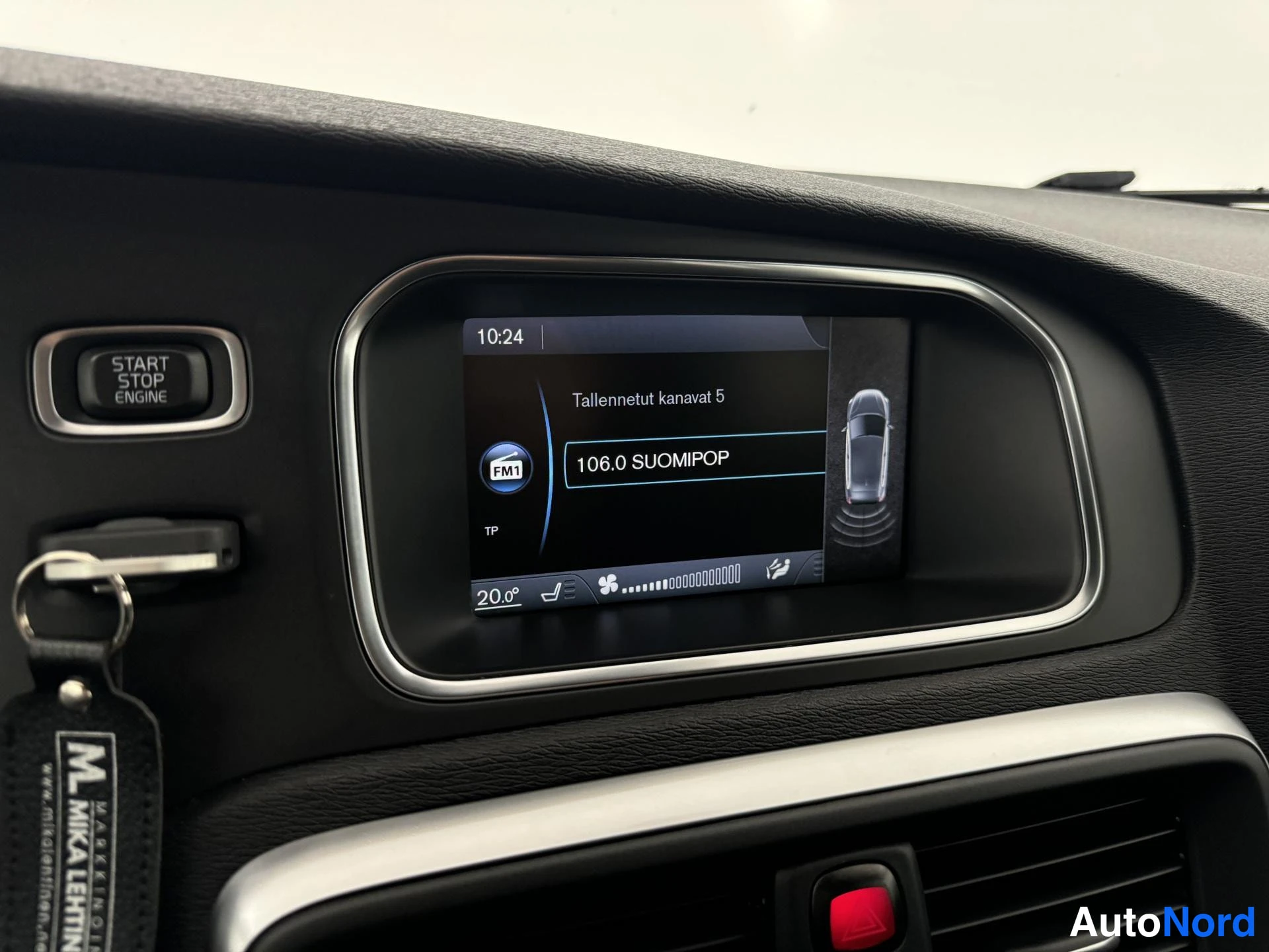 Punainen Volvo V40 2014, yksityiskohta, kuva 25
