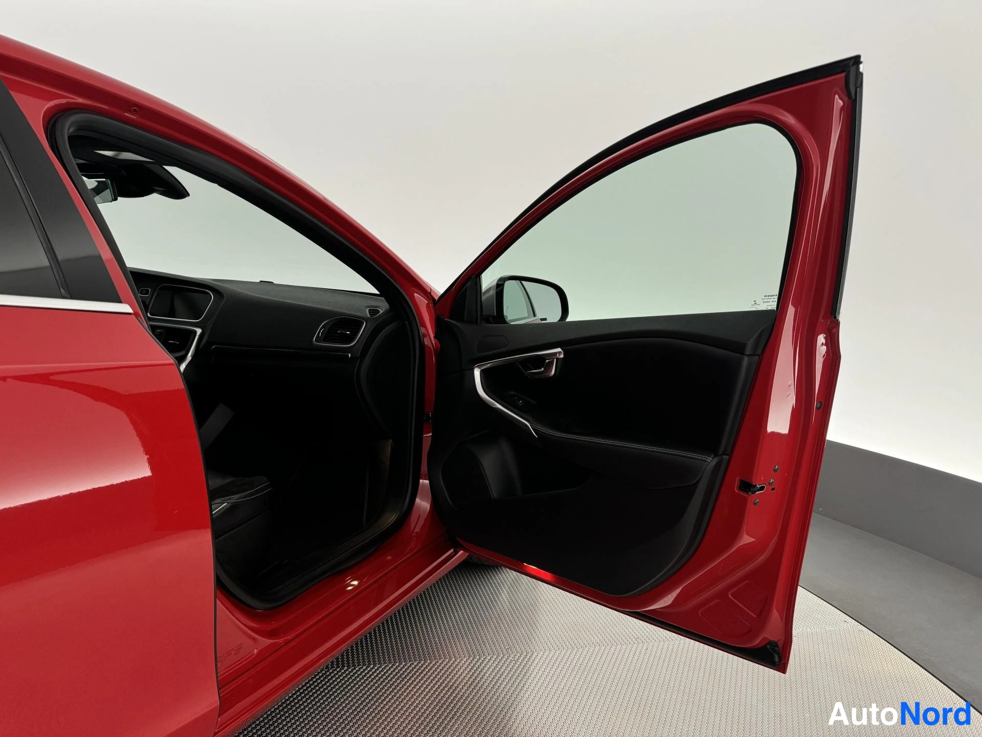 Punainen Volvo V40 2014, yksityiskohta, kuva 23