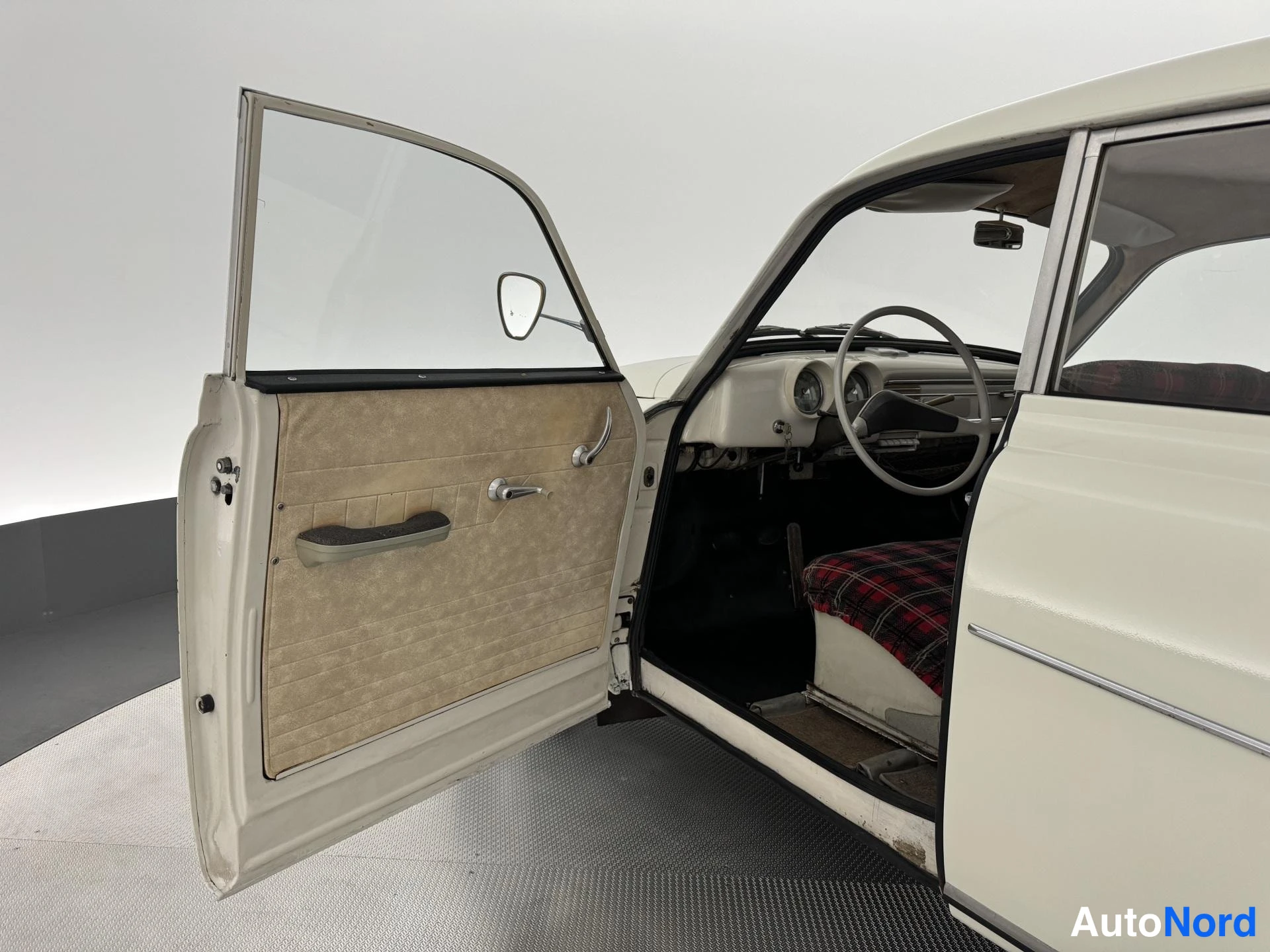 Valkoinen Wartburg 1000 1966, ohjaamo, kuva 14