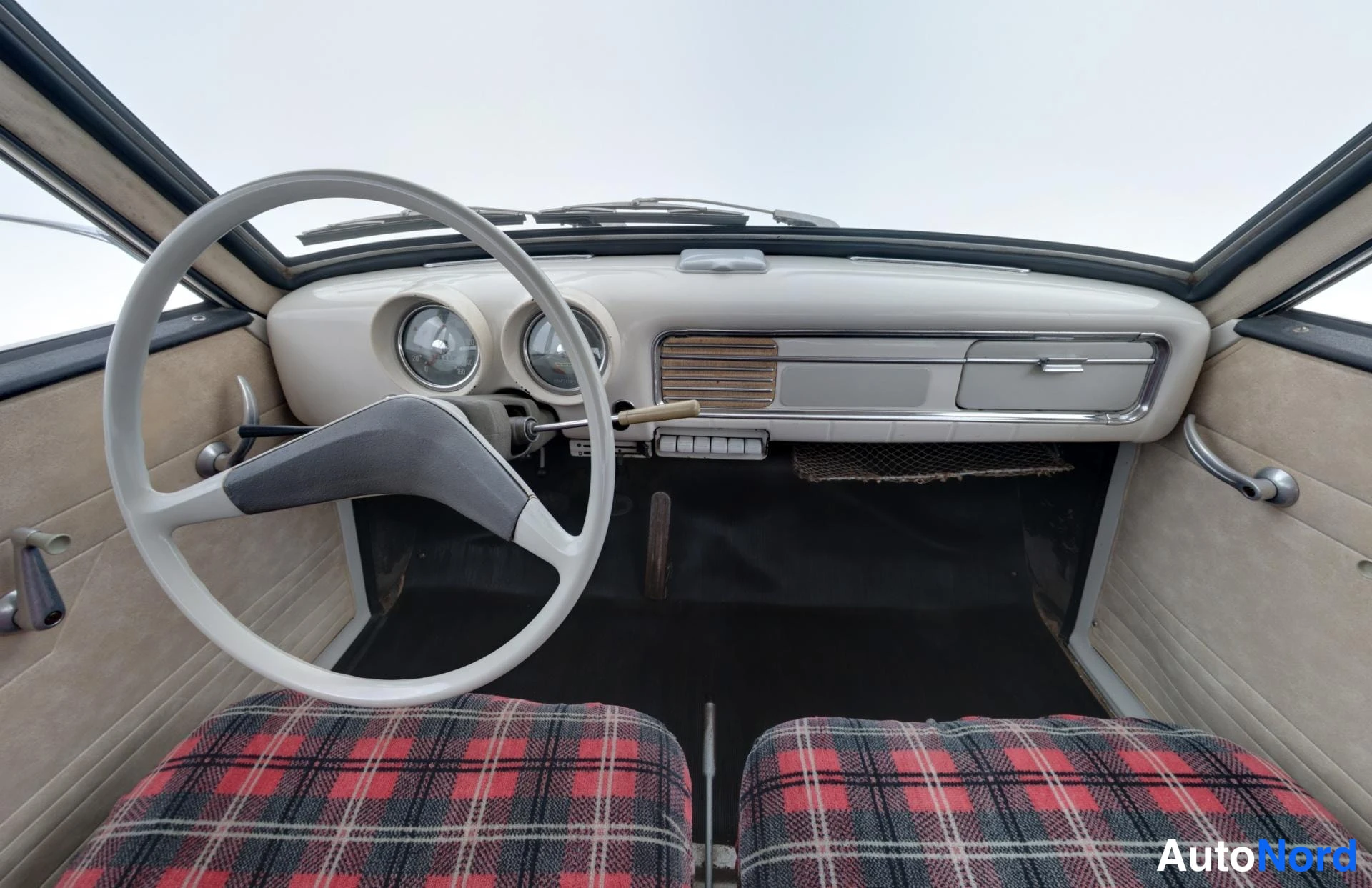 Valkoinen Wartburg 1000 1966, ohjaamo, kuva 10
