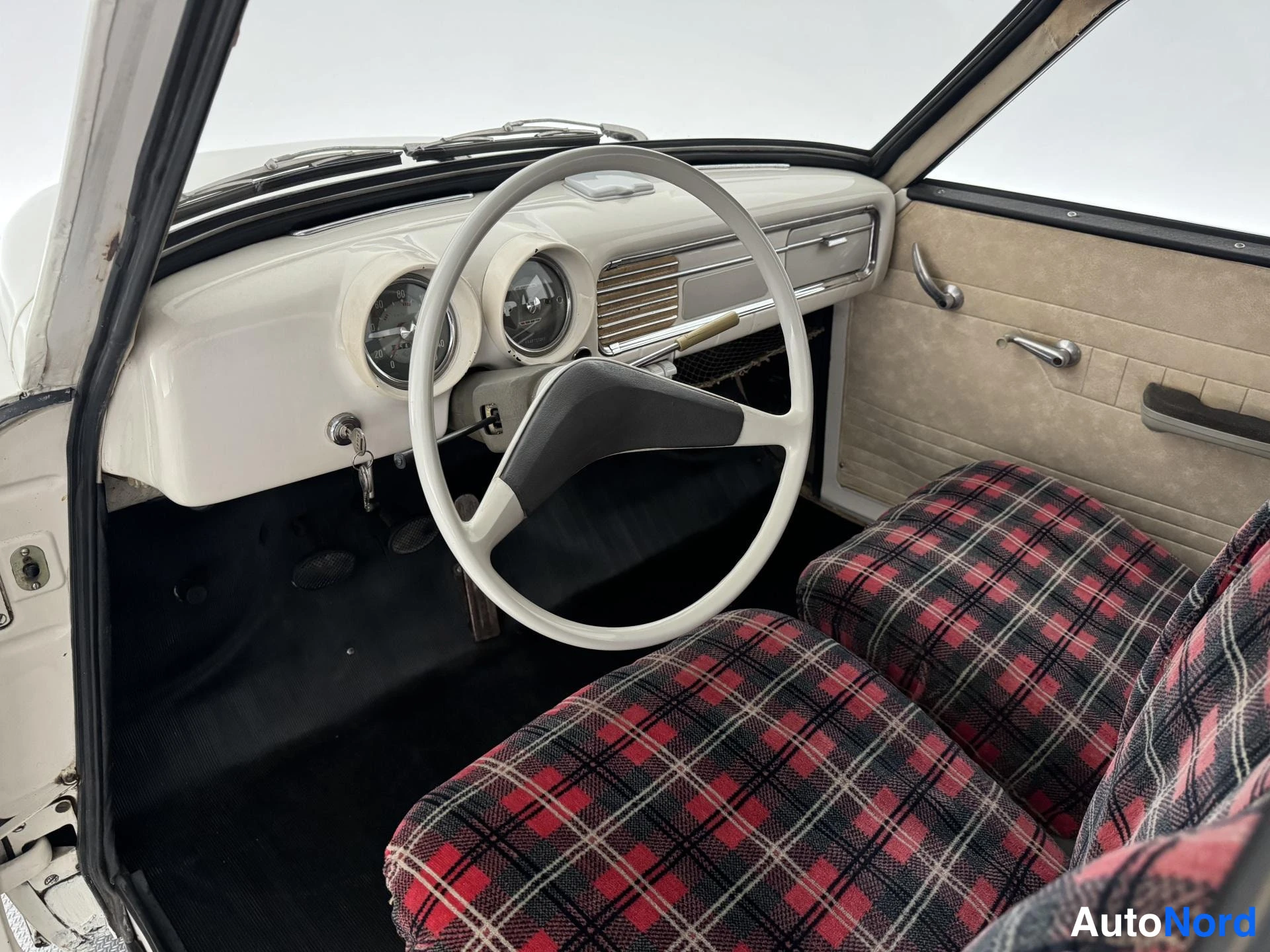 Valkoinen Wartburg 1000 1966, ohjaamo, kuva 12