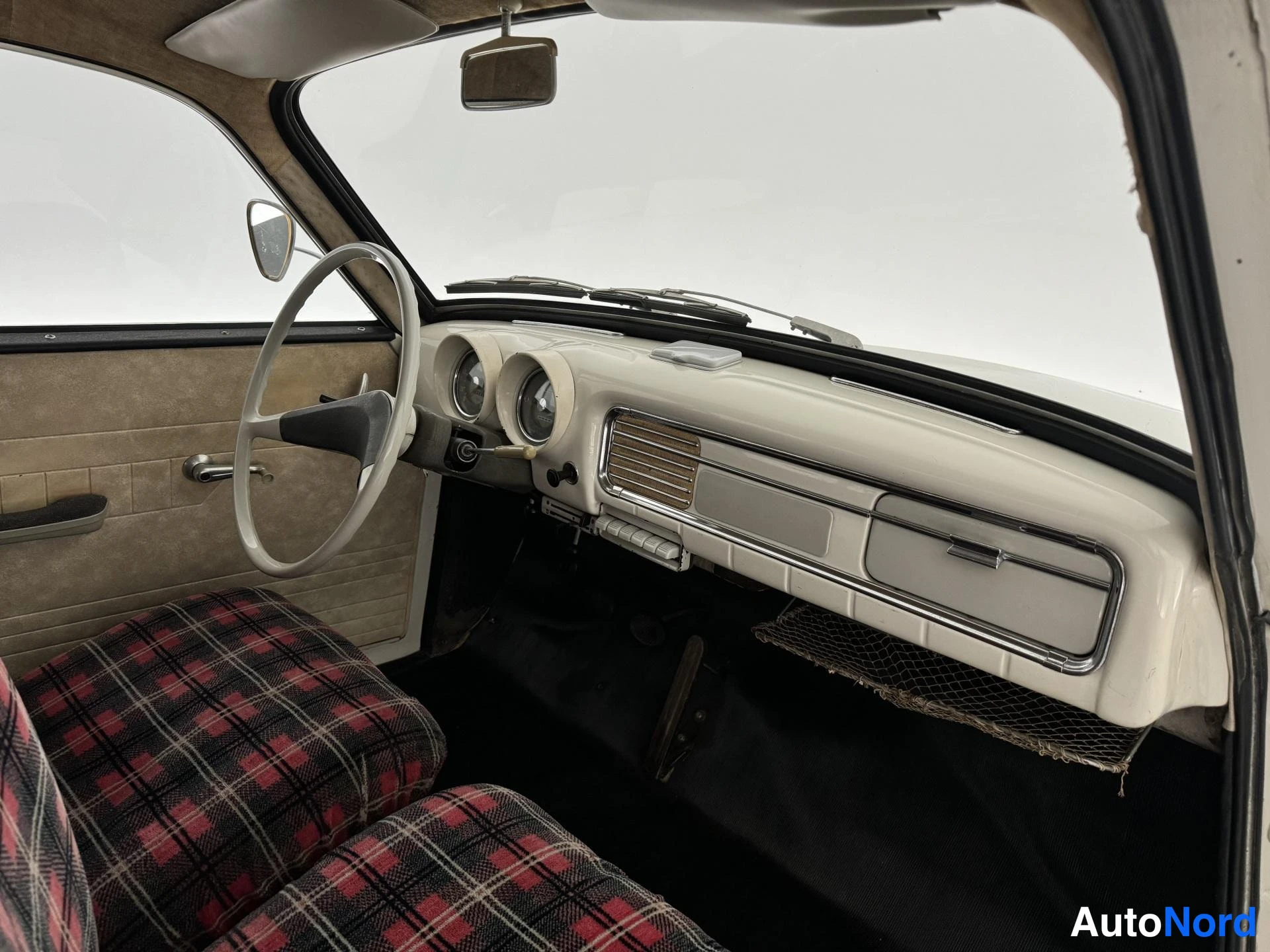 Valkoinen Wartburg 1000 1966, ohjaamo, kuva 13