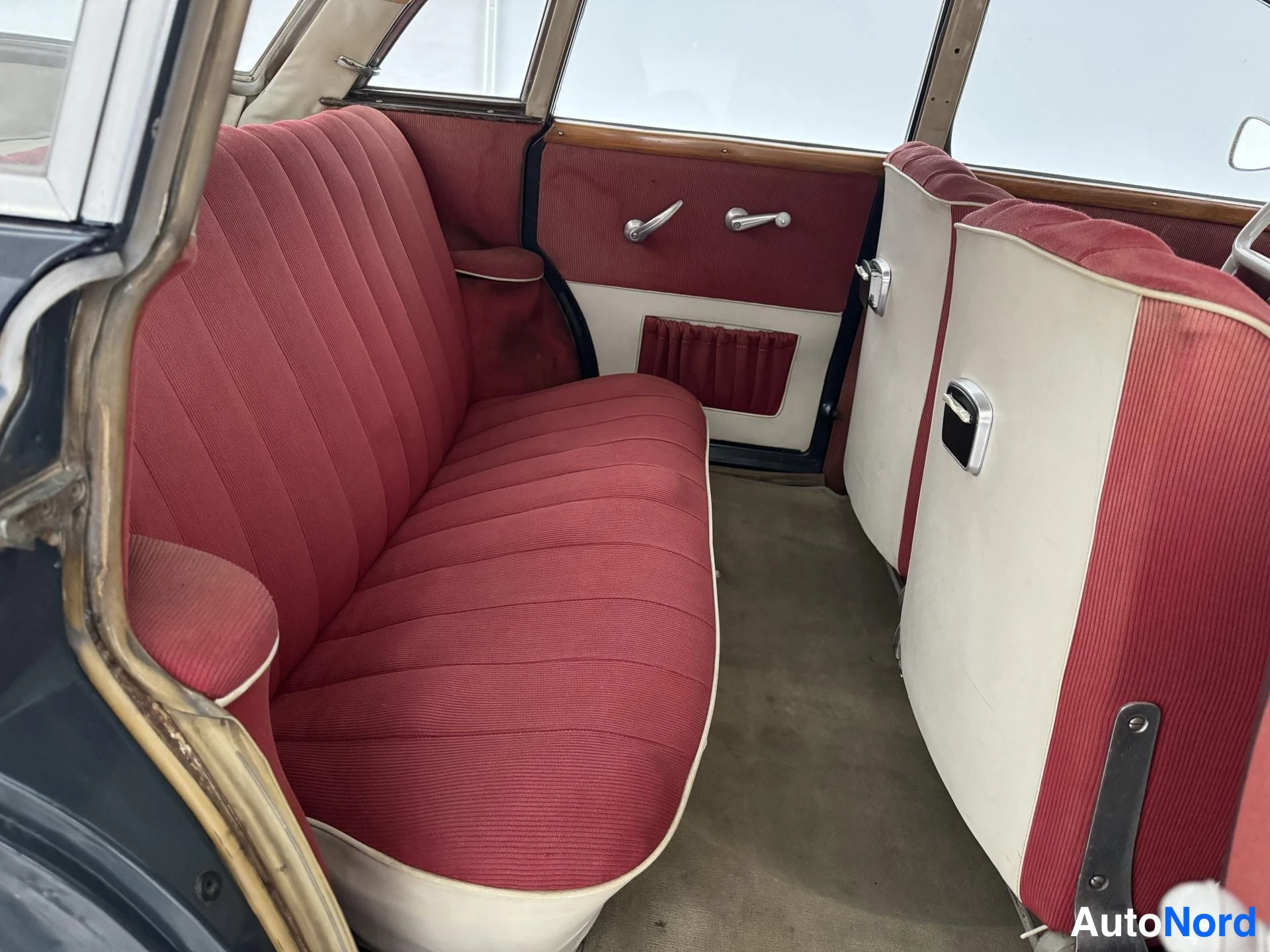 Sininen Wartburg 1000 1964, takaistuimet, kuva 26
