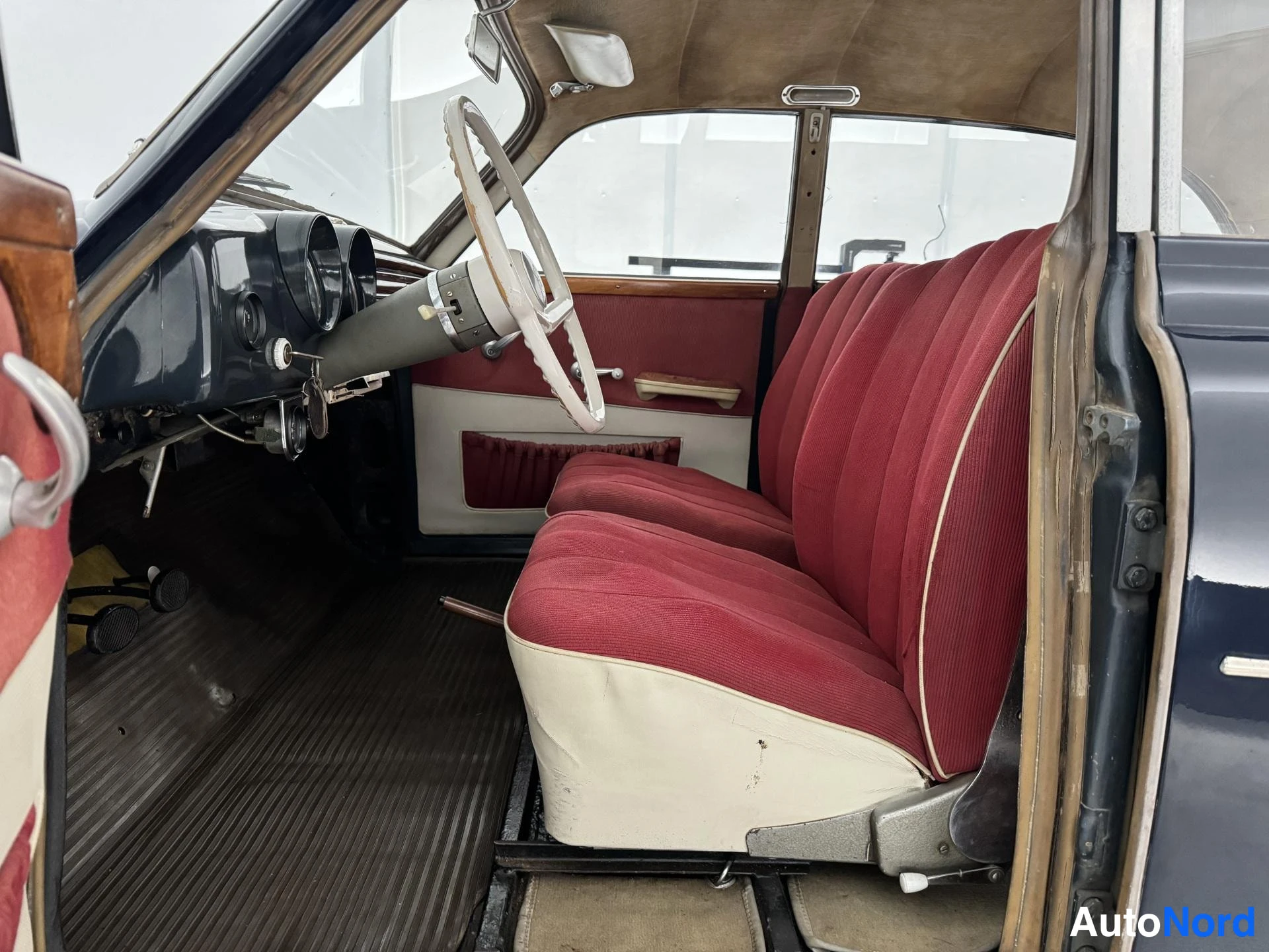 Sininen Wartburg 1000 1964, ohjaamo, kuva 17