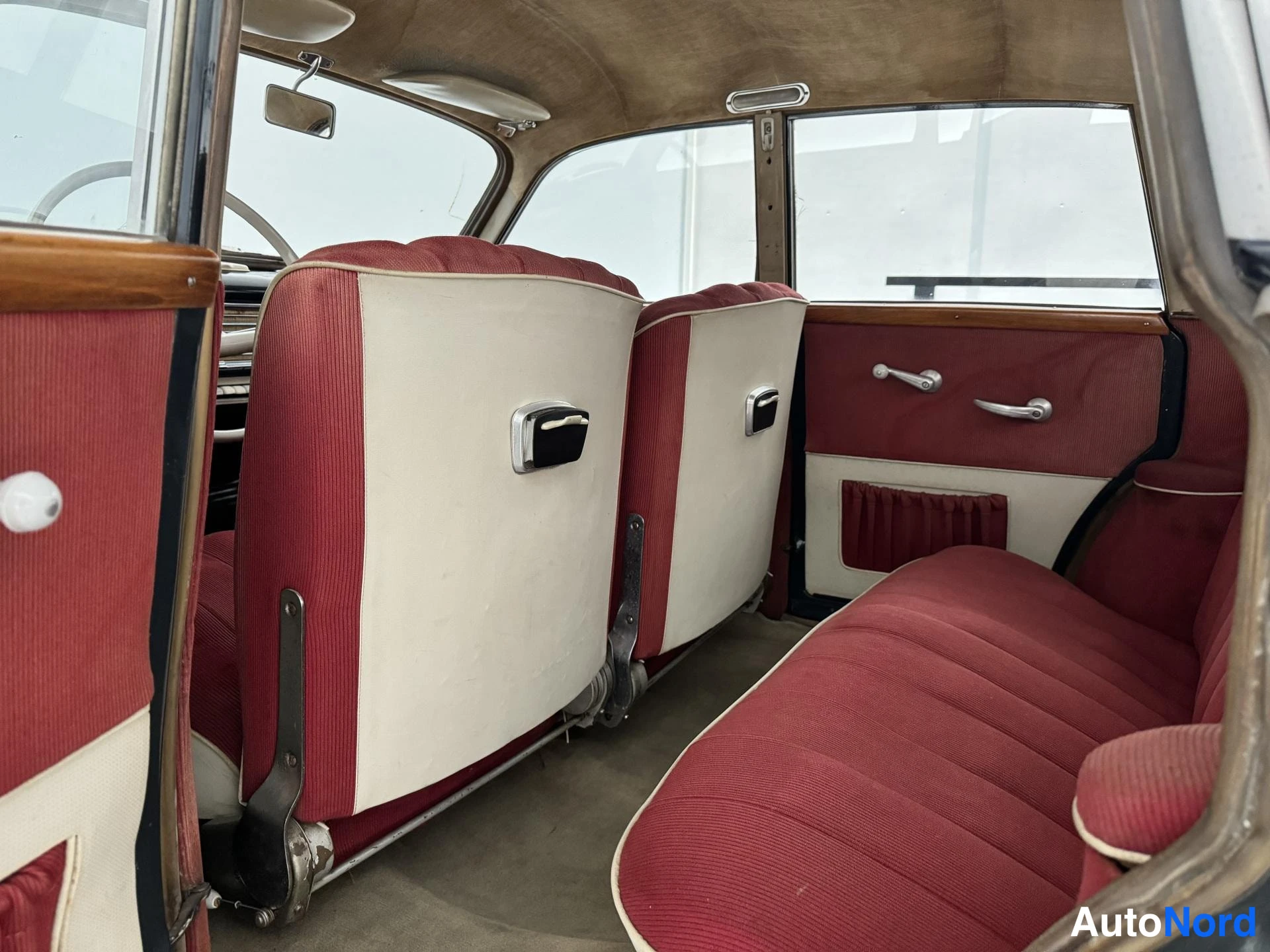 Sininen Wartburg 1000 1964, takaistuimet, kuva 27