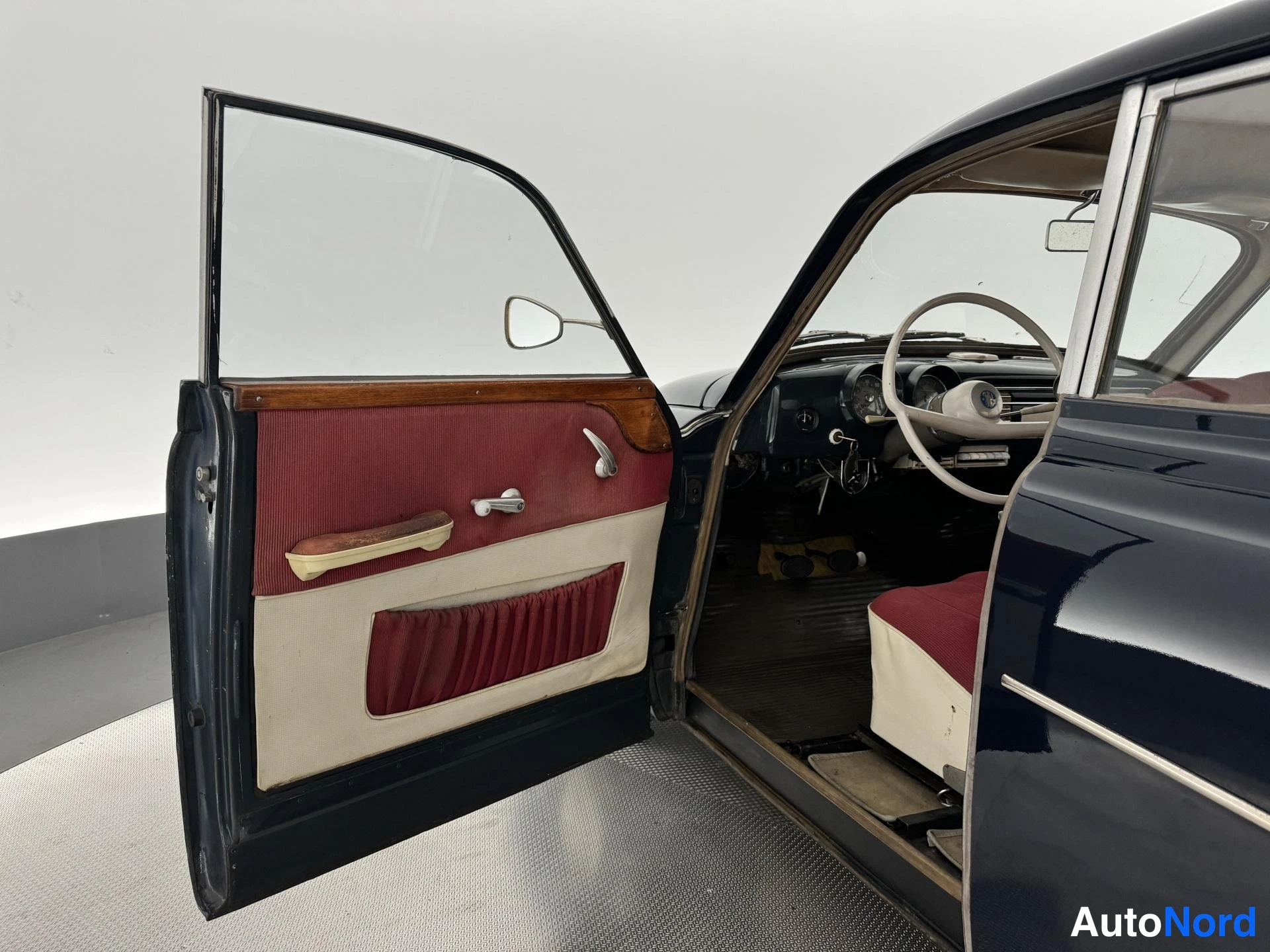 Sininen Wartburg 1000 1964, ohjaamo, kuva 18