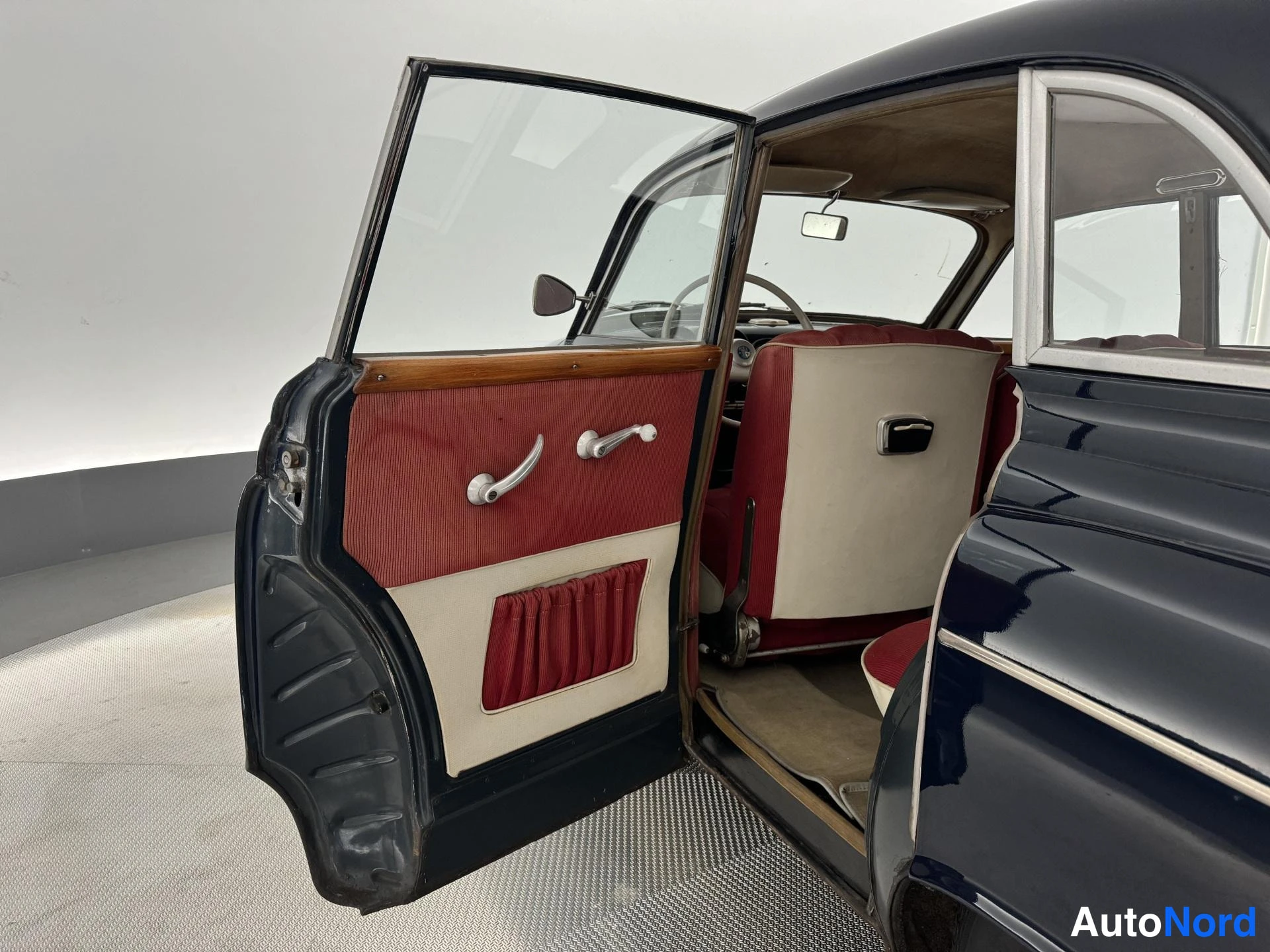 Sininen Wartburg 1000 1964, ohjaamo, kuva 19