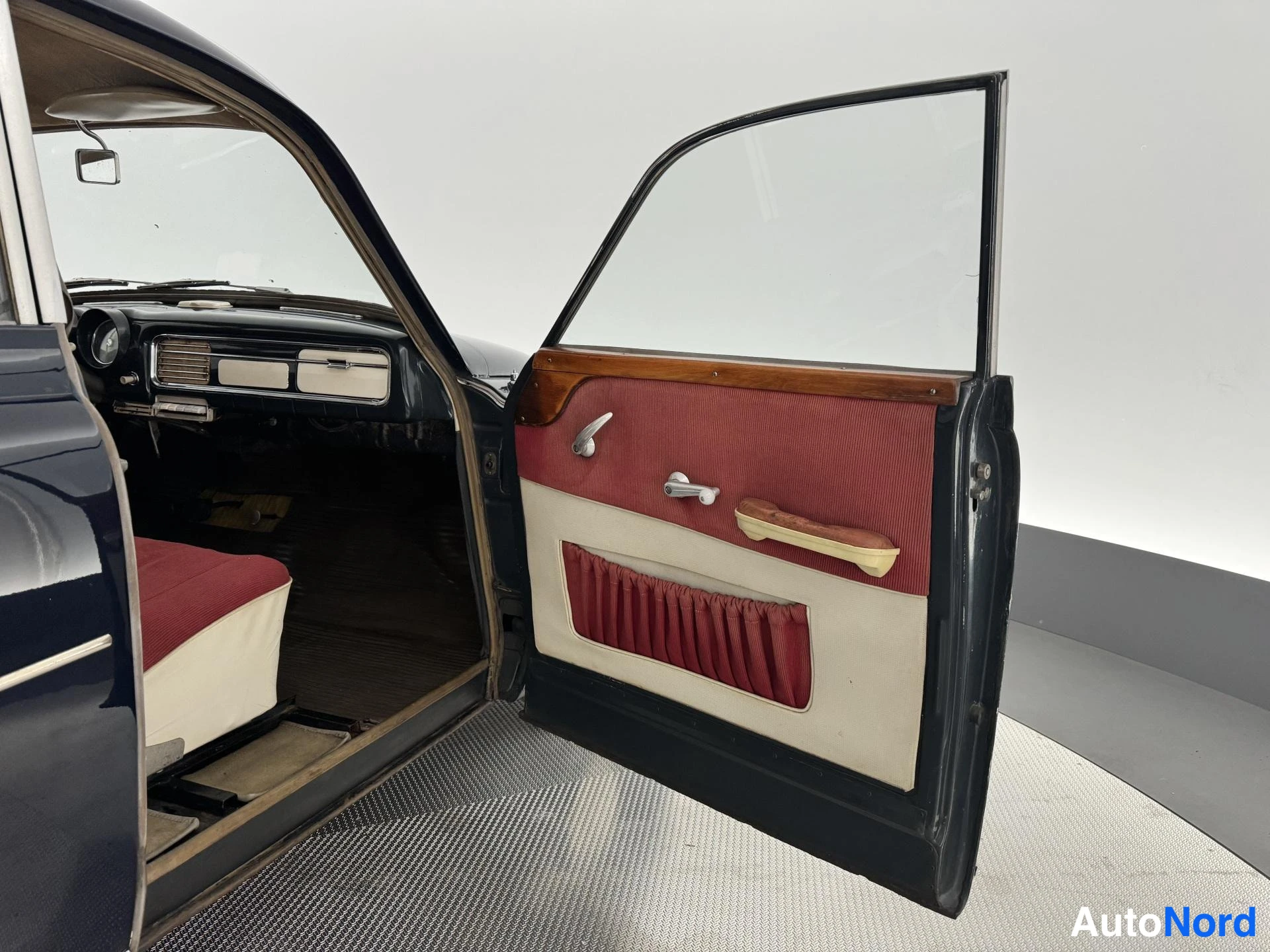 Sininen Wartburg 1000 1964, ohjaamo, kuva 20
