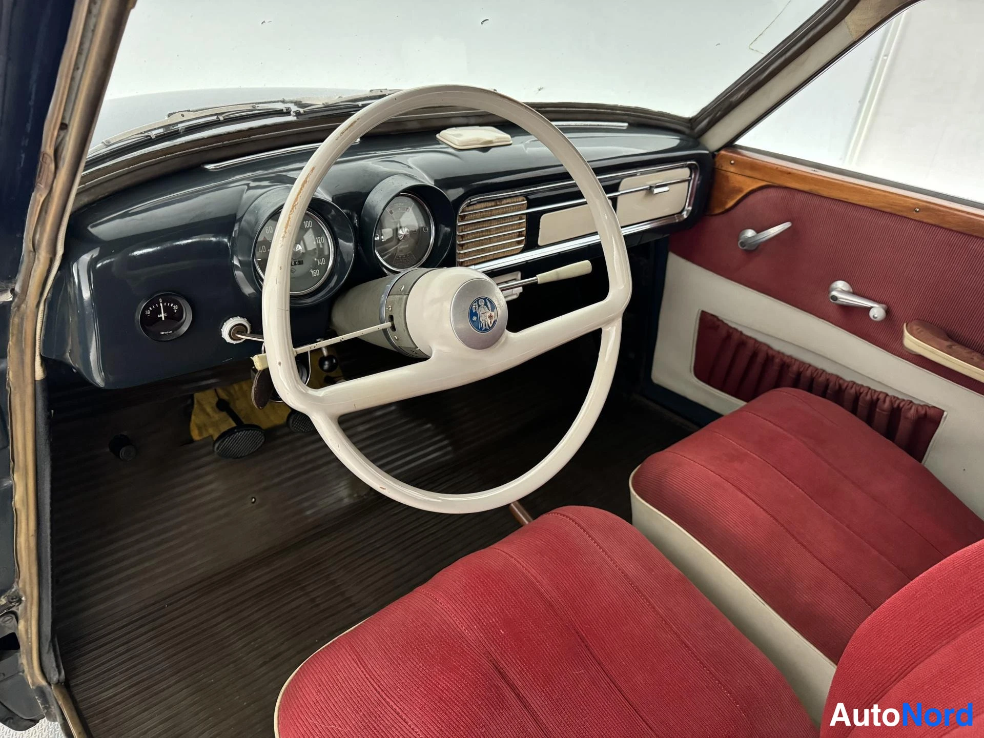 Sininen Wartburg 1000 1964, ohjaamo, kuva 11