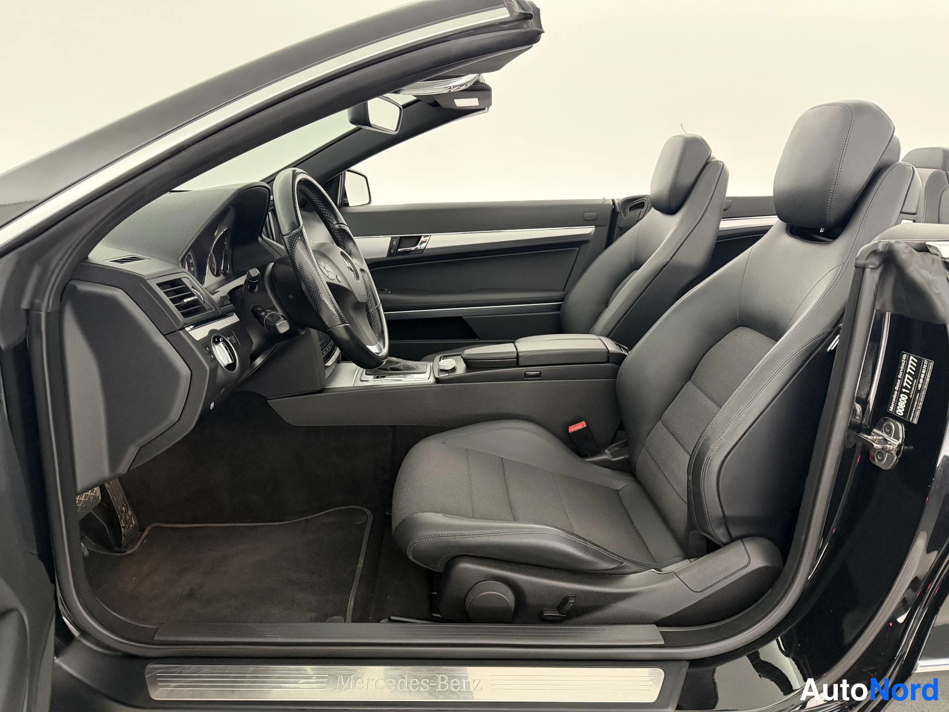 Musta Mercedes-Benz E 200 2010, ohjaamo, kuva 21