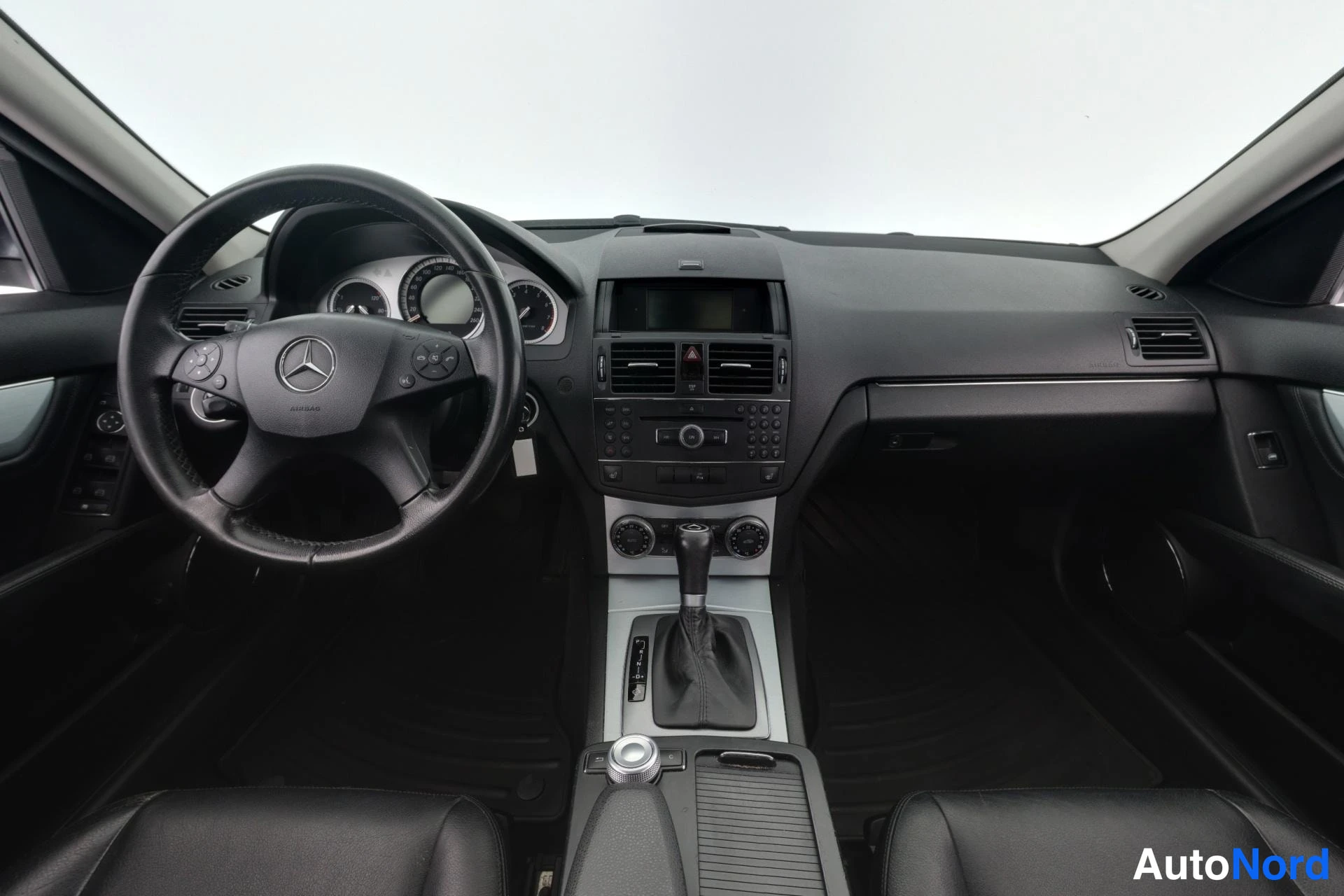Harmaa Mercedes-Benz C 180 2008, ohjaamo, kuva 9