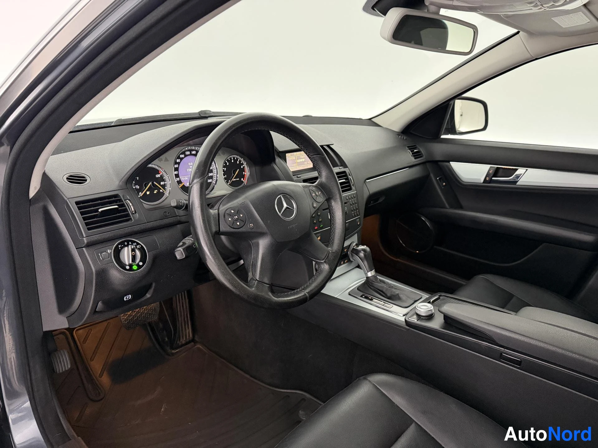 Harmaa Mercedes-Benz C 180 2008, ohjaamo, kuva 10