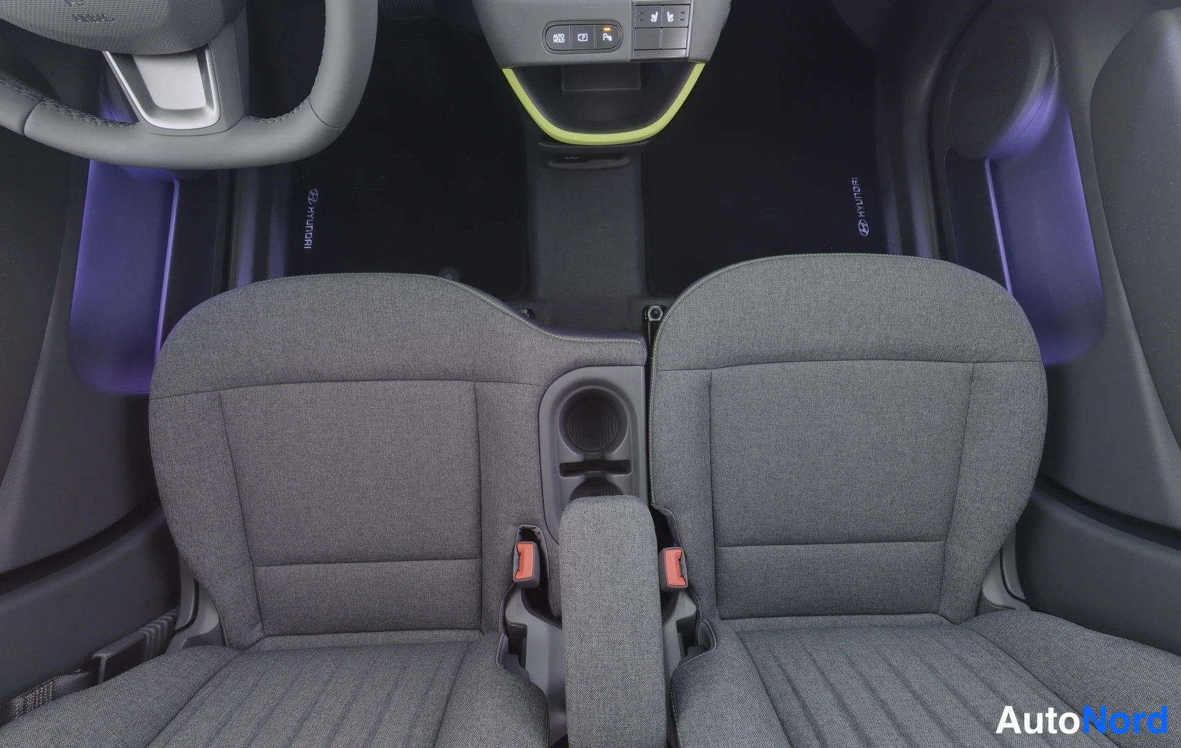 Vihreä Hyundai Inster 2026, etuistuimet, kuva 9