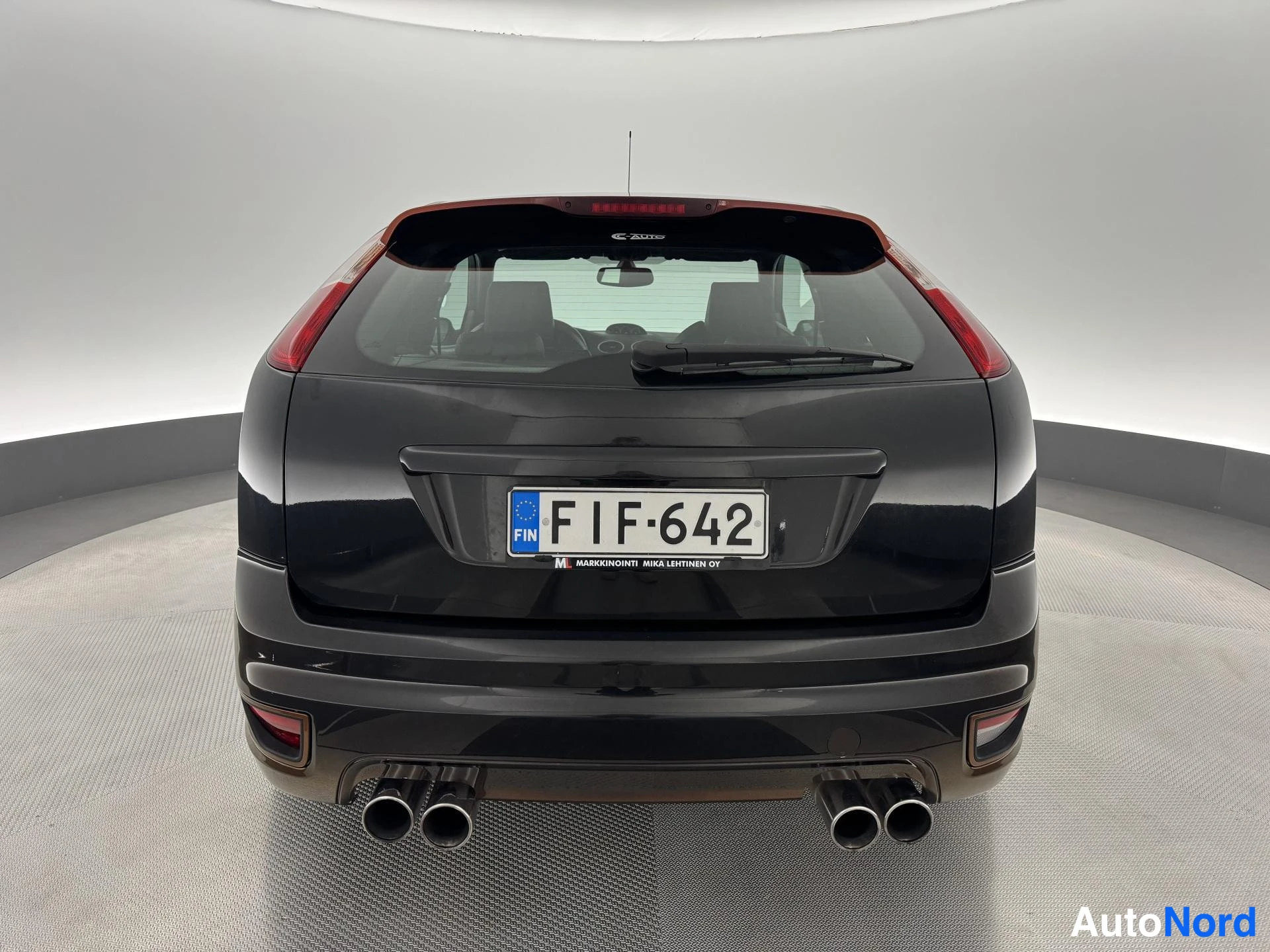 Musta Ford Focus 2007, takaa, kuva 8