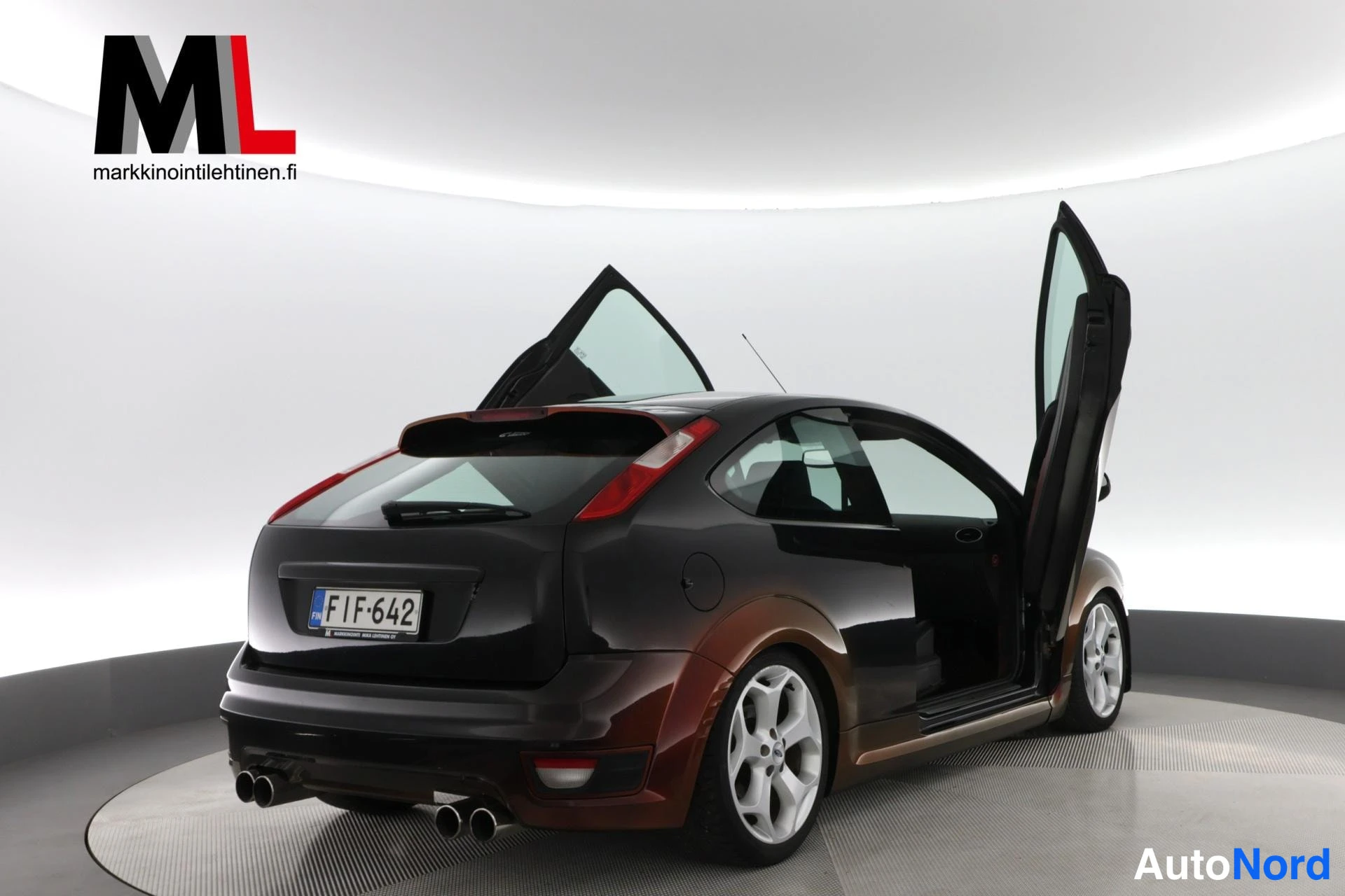Musta Ford Focus 2007, takaviisto, kuva 7