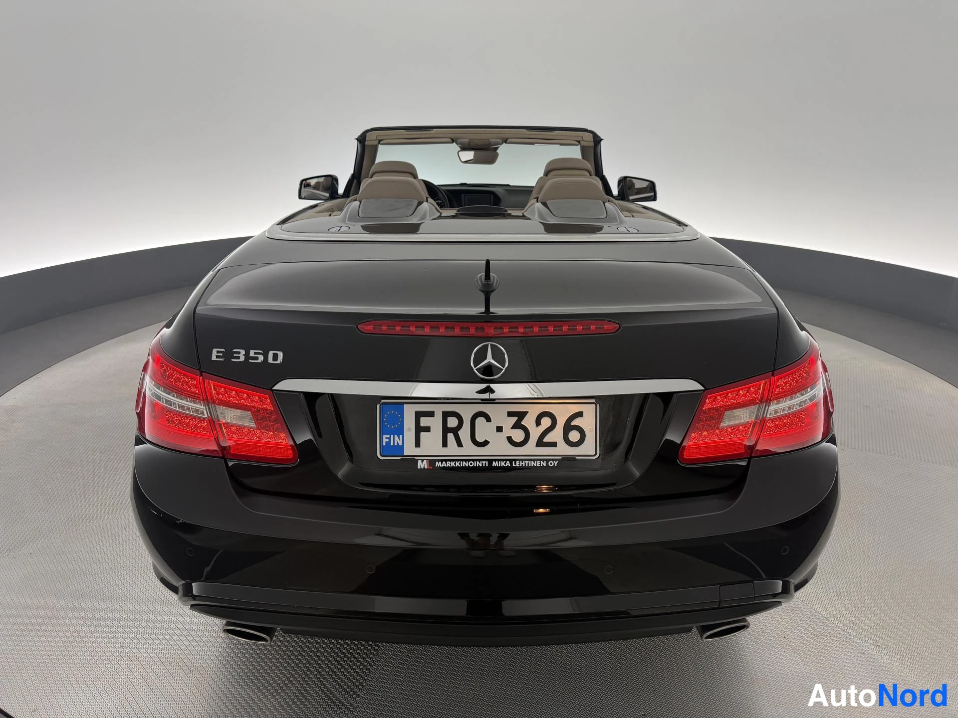 Musta Mercedes-Benz E 350 CDI 2010, takaa, kuva 15
