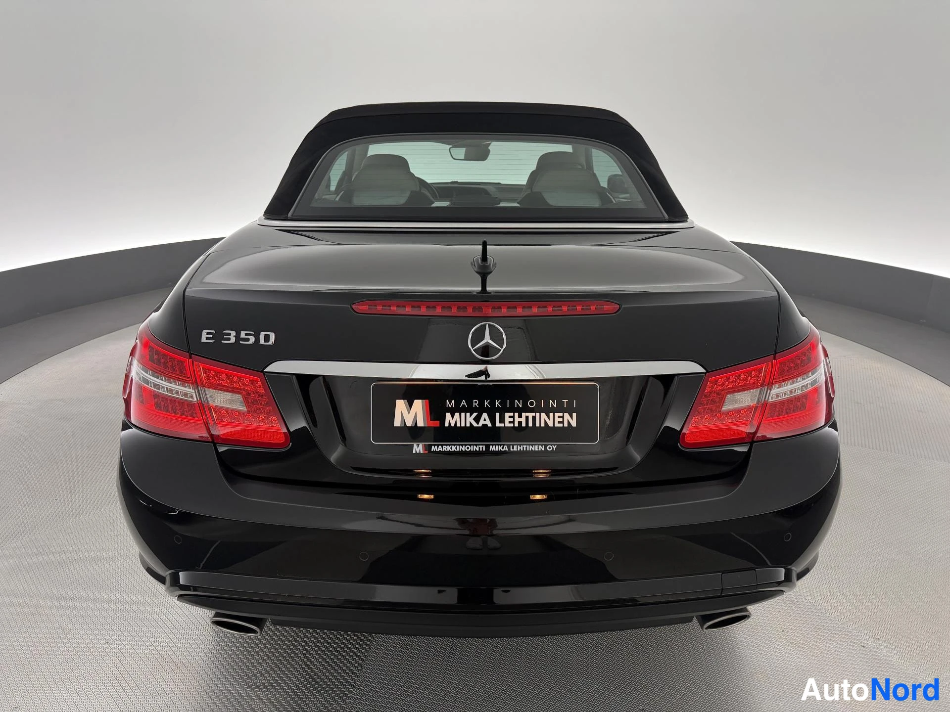 Musta Mercedes-Benz E 350 CDI 2010, takaa, kuva 16