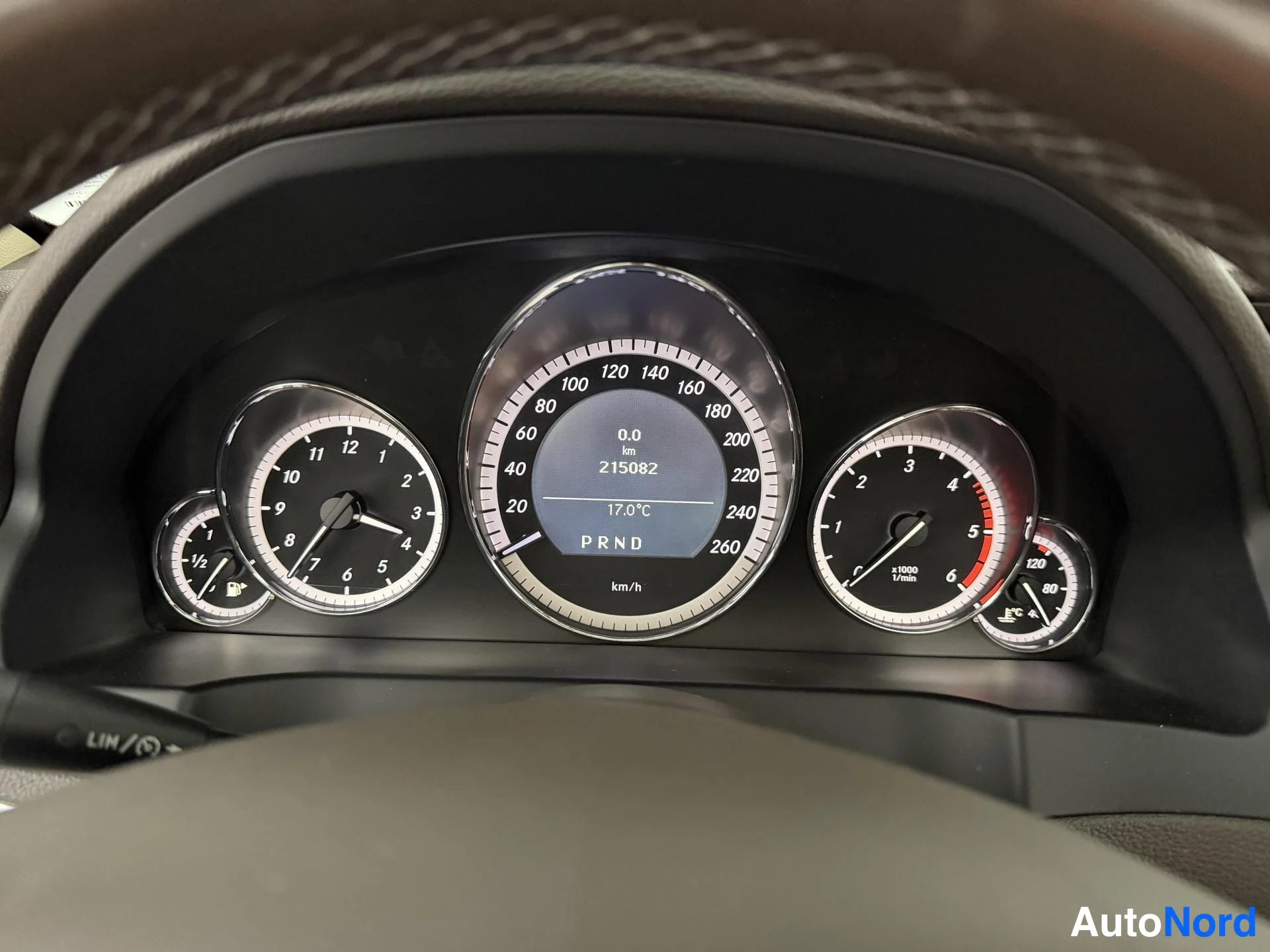 Musta Mercedes-Benz E 350 CDI 2010, yksityiskohta, kuva 28