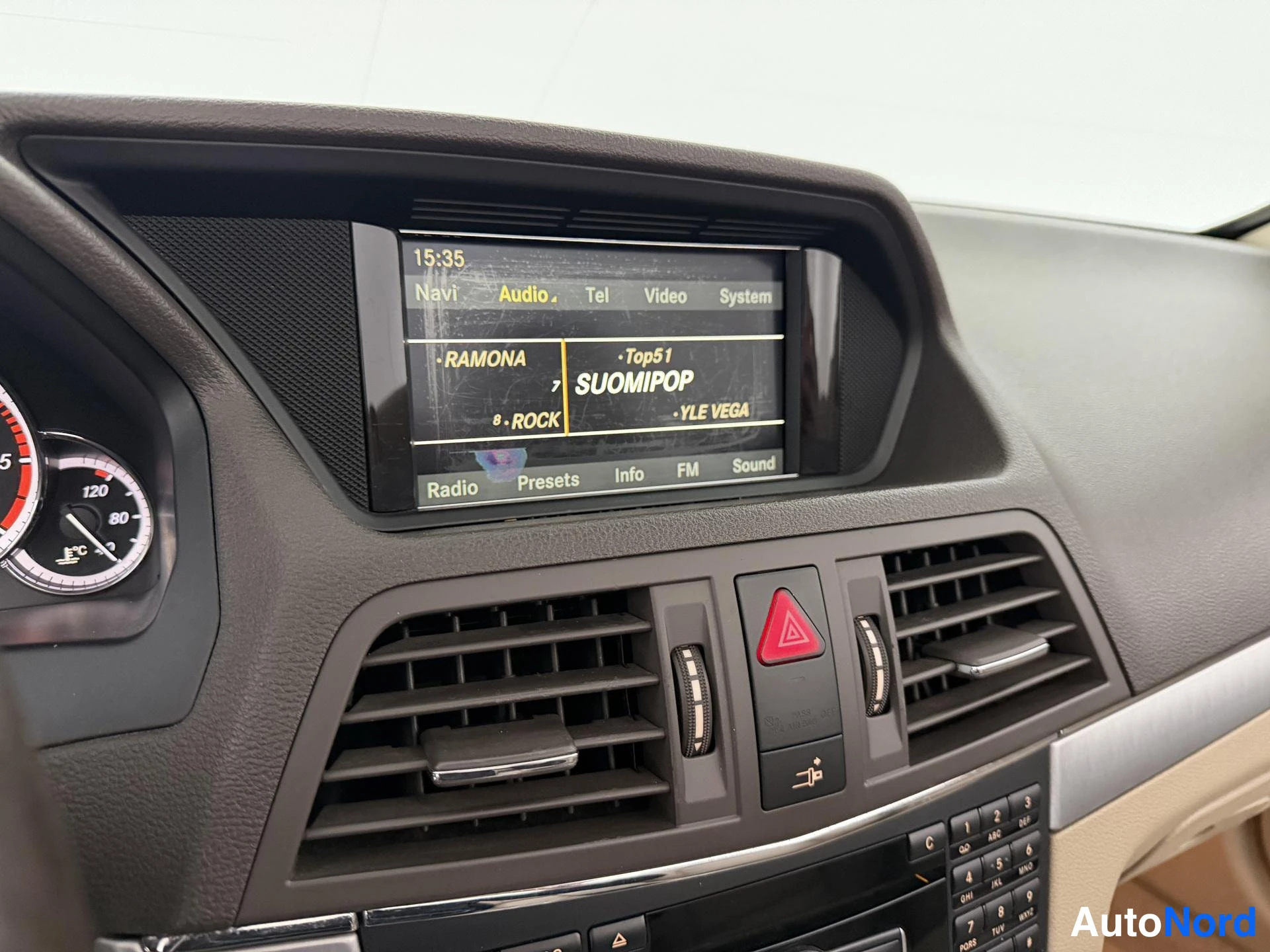 Musta Mercedes-Benz E 350 CDI 2010, kuva 39