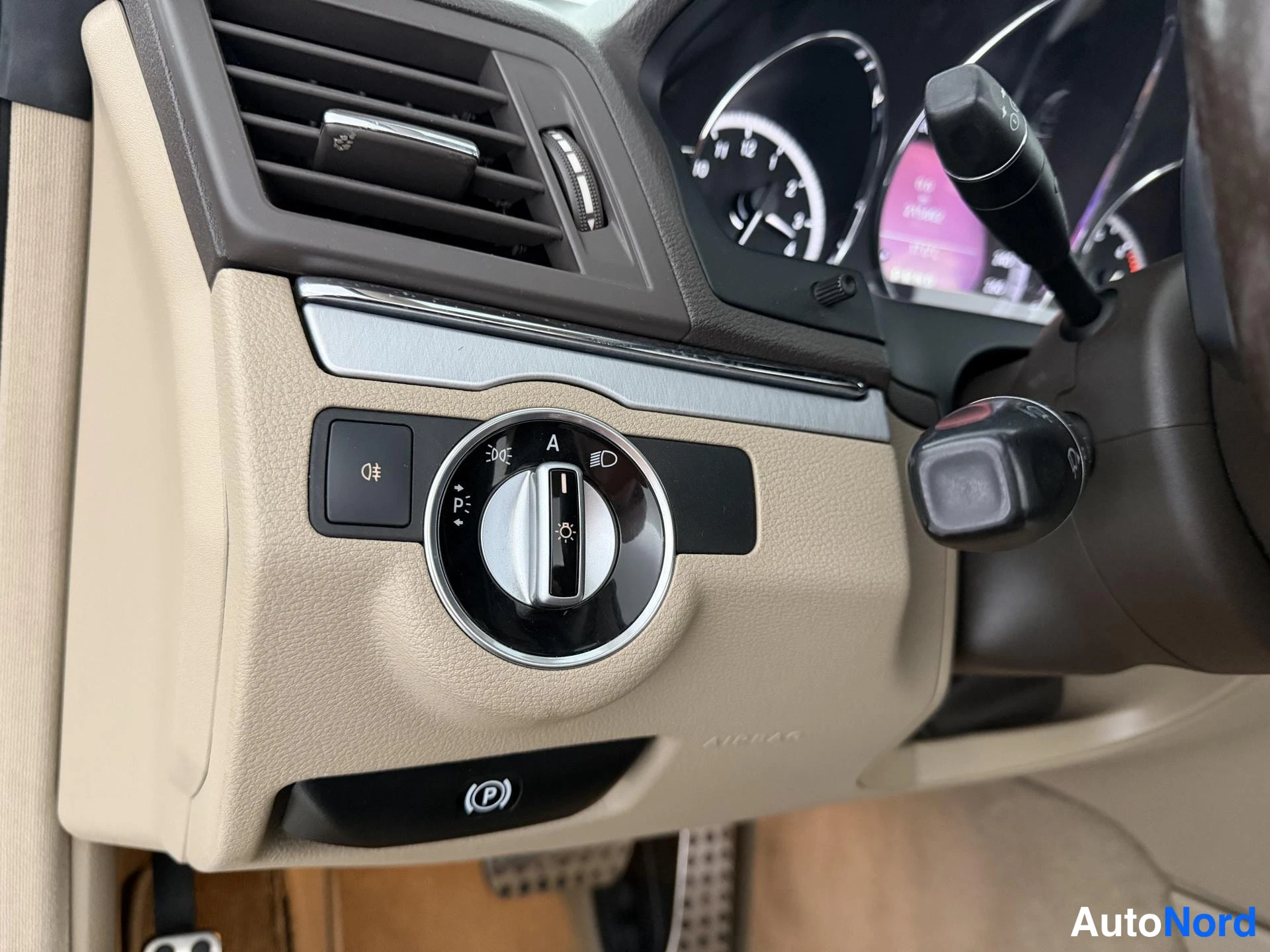 Musta Mercedes-Benz E 350 CDI 2010, yksityiskohta, kuva 33