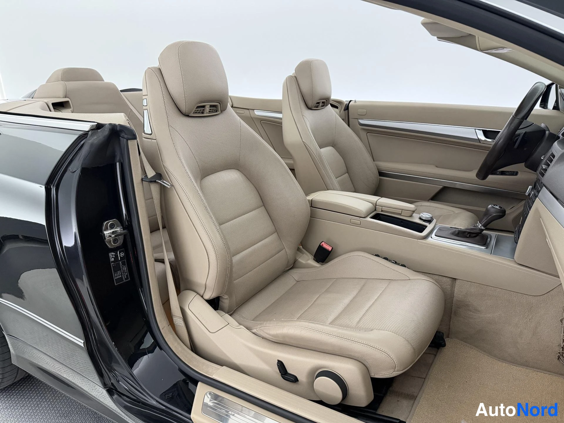 Musta Mercedes-Benz E 350 CDI 2010, etuistuimet, kuva 24