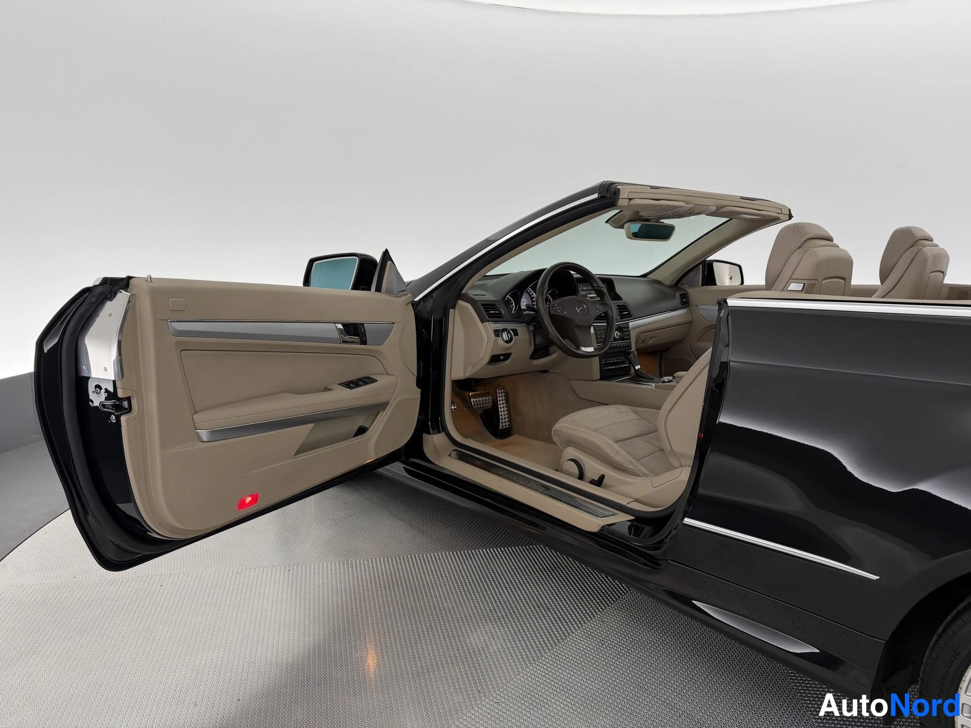 Musta Mercedes-Benz E 350 CDI 2010, sivulta, kuva 9
