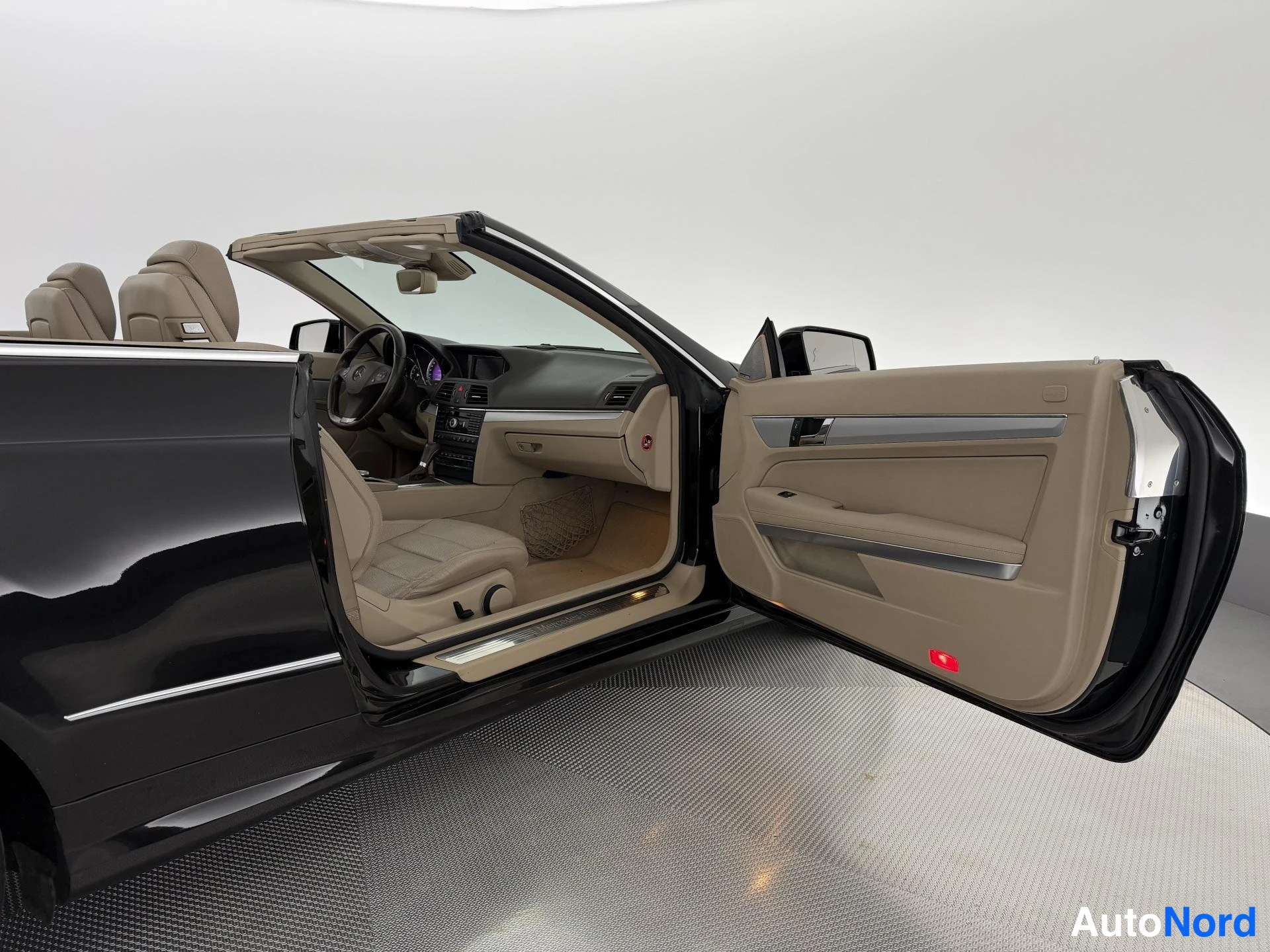Musta Mercedes-Benz E 350 CDI 2010, etuistuimet, kuva 23