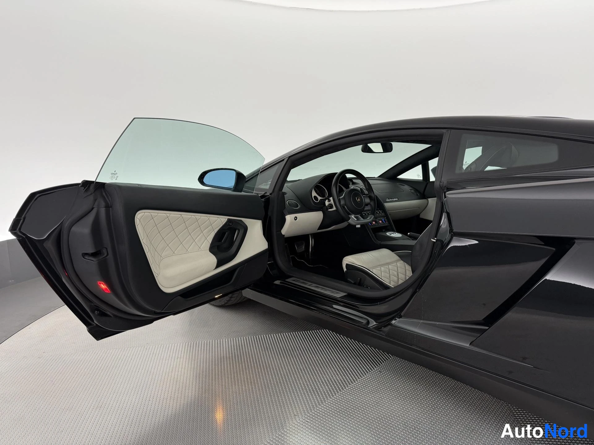 Musta Lamborghini Gallardo Nera 2007, ohjaamo, kuva 15
