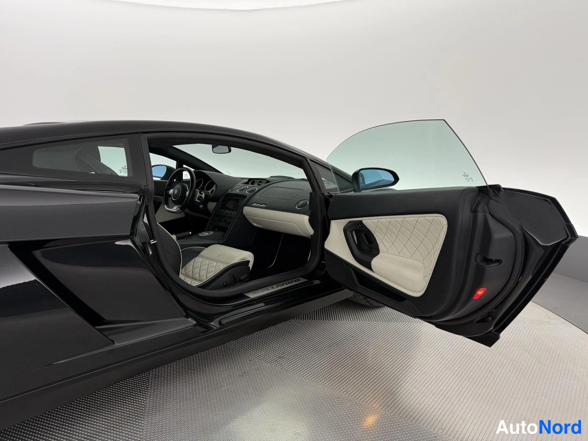 Musta Lamborghini Gallardo Nera 2007, ohjaamo, kuva 16