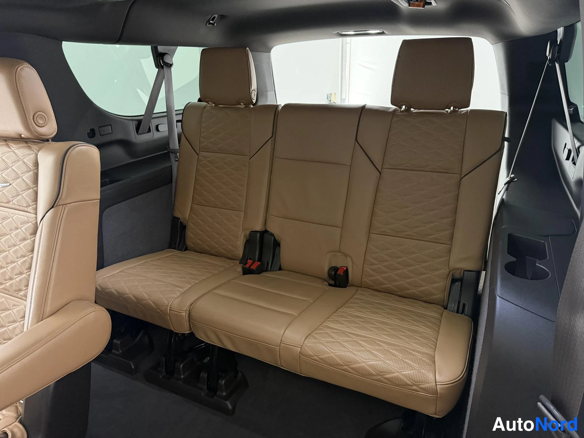Valkoinen Cadillac Escalade ESV 2022, takaistuimet, kuva 17
