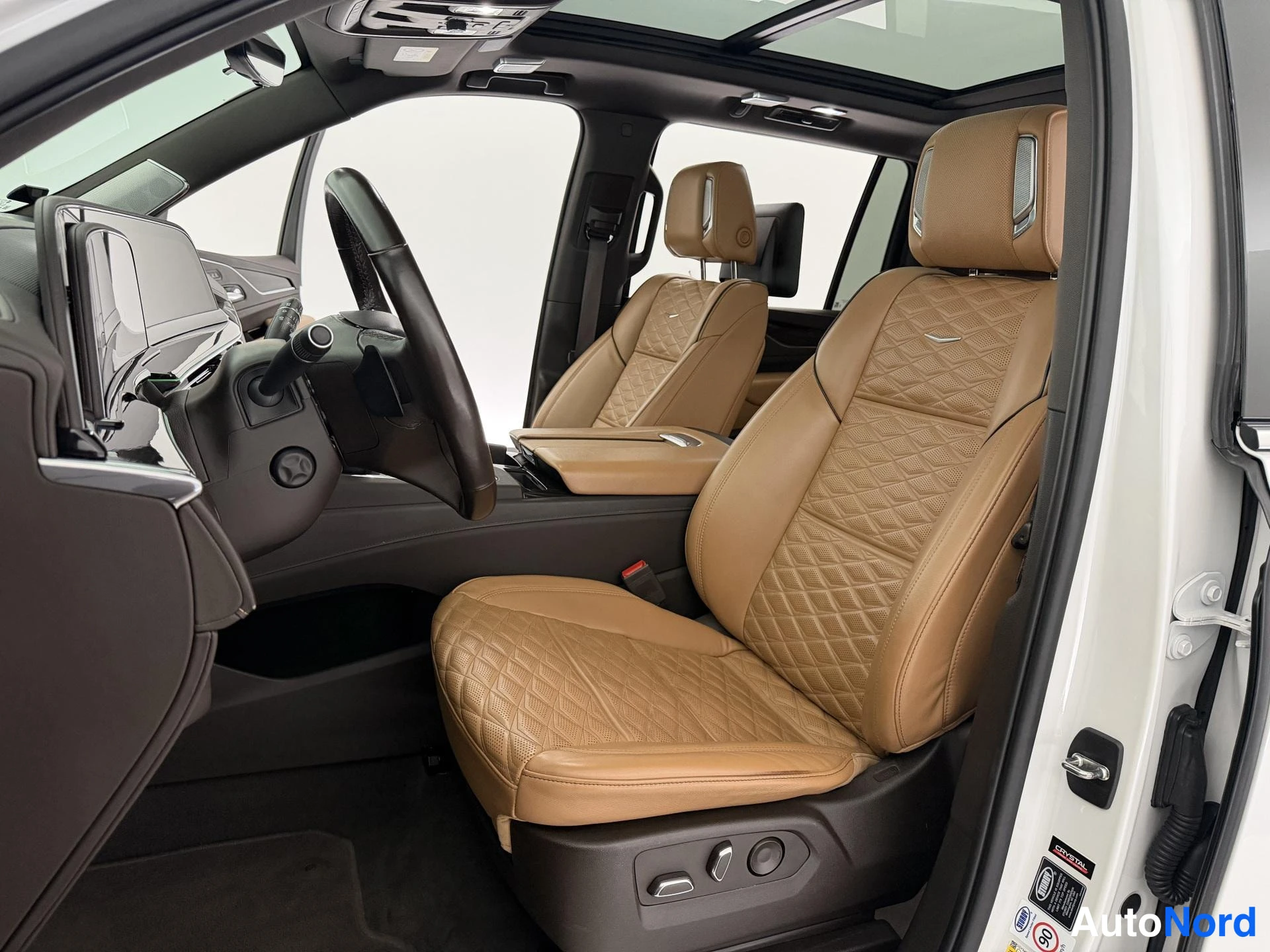 Valkoinen Cadillac Escalade ESV 2022, ohjaamo, kuva 11