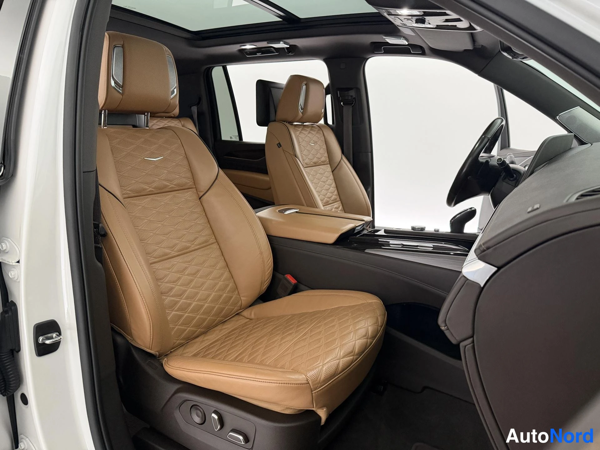 Valkoinen Cadillac Escalade ESV 2022, etuistuimet, kuva 14