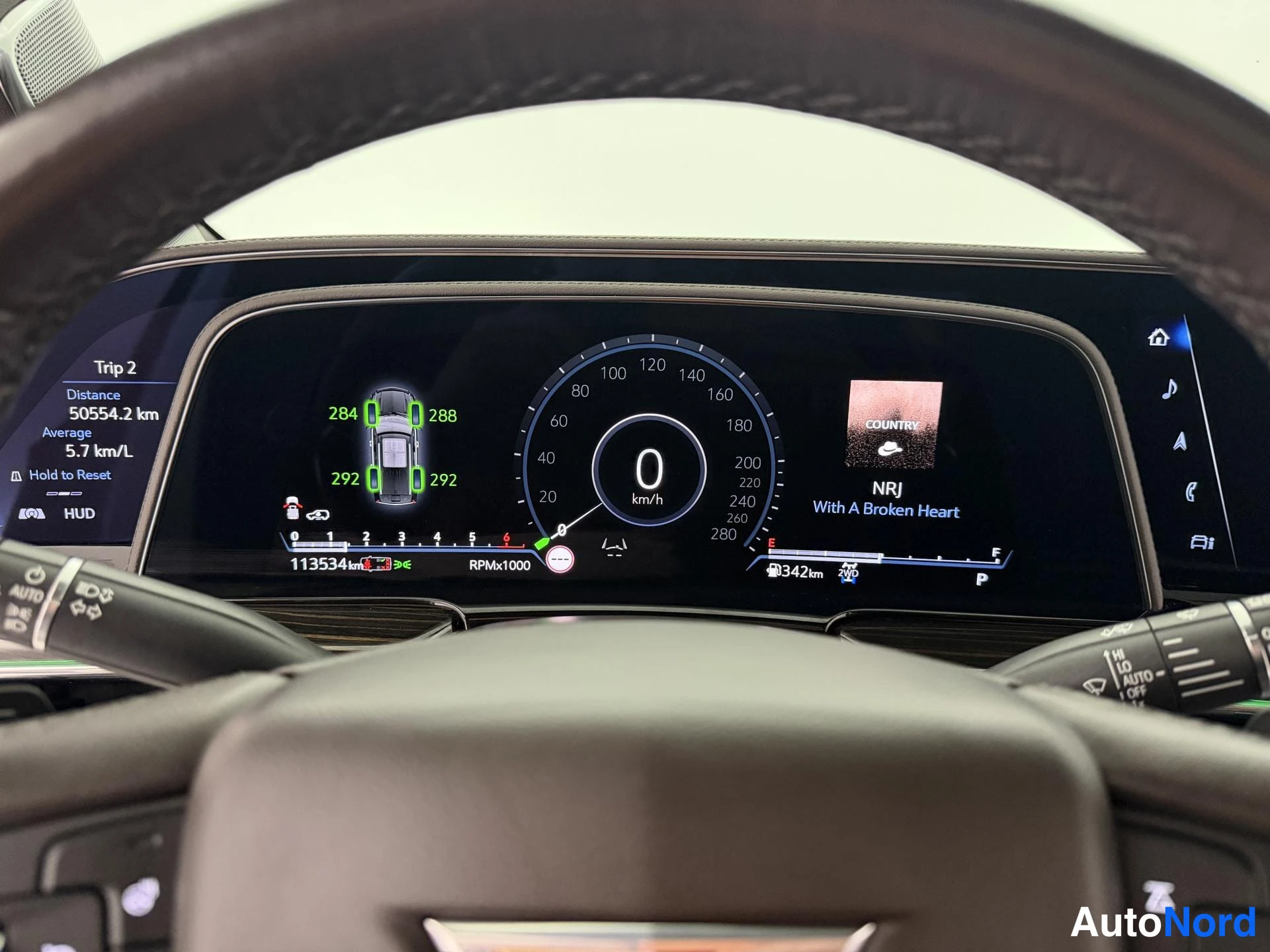 Valkoinen Cadillac Escalade ESV 2022, yksityiskohta, kuva 23