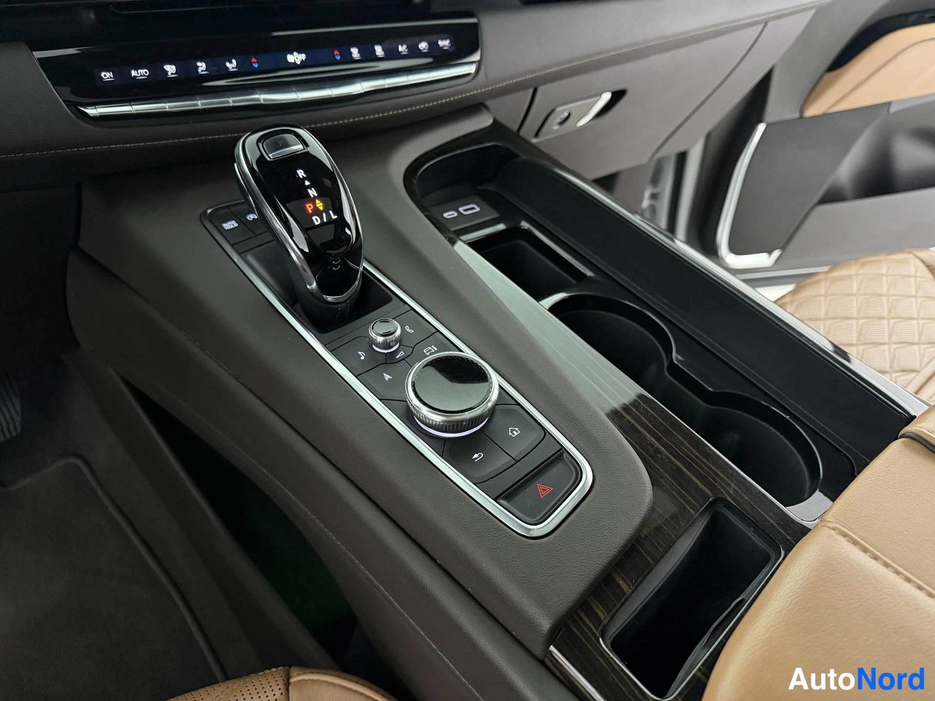 Valkoinen Cadillac Escalade ESV 2022, yksityiskohta, kuva 28