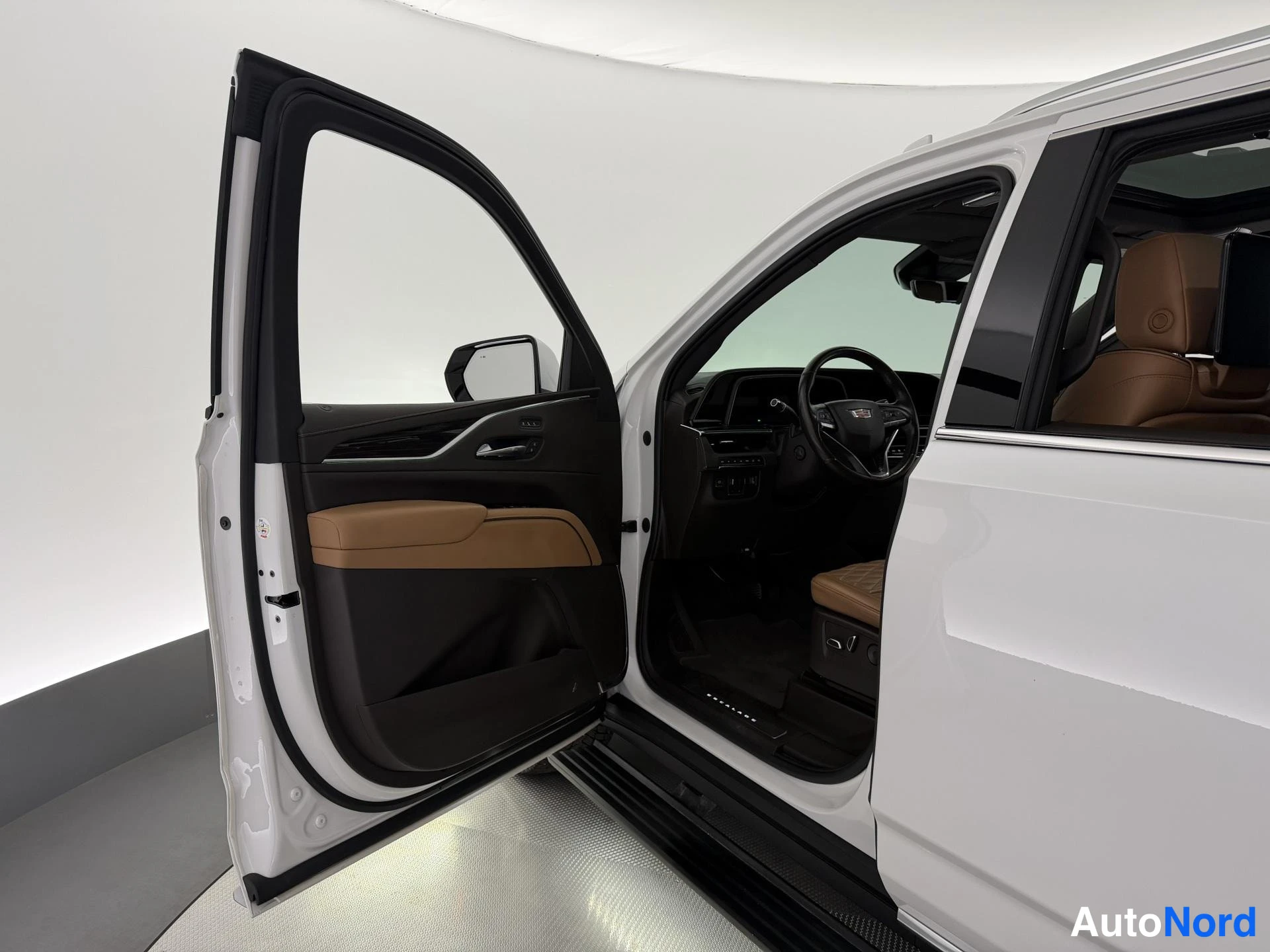 Valkoinen Cadillac Escalade ESV 2022, ohjaamo, kuva 12