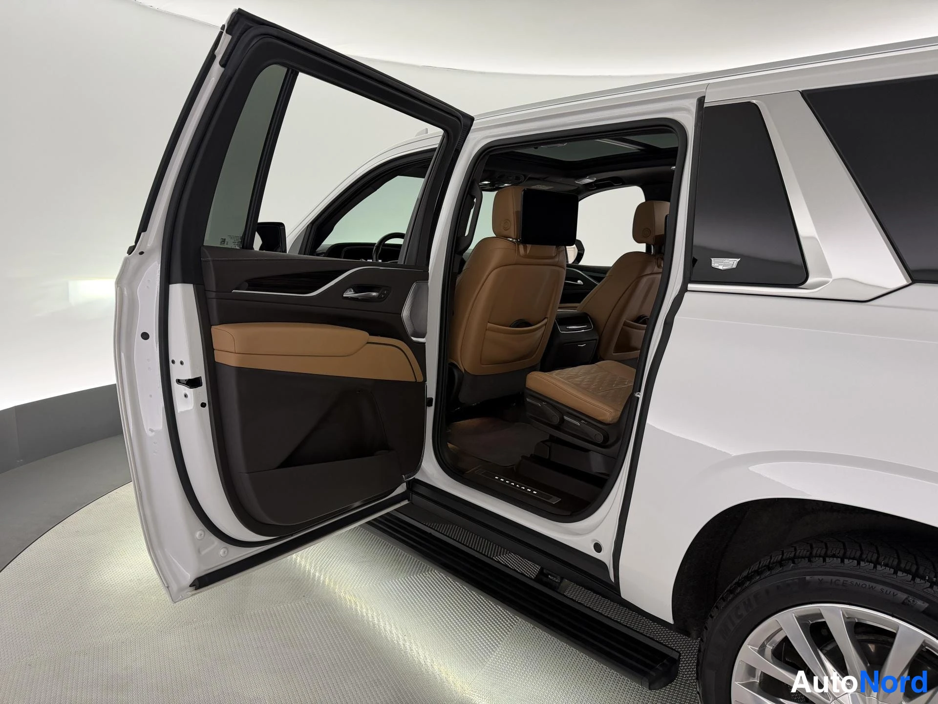 Valkoinen Cadillac Escalade ESV 2022, takaistuimet, kuva 21
