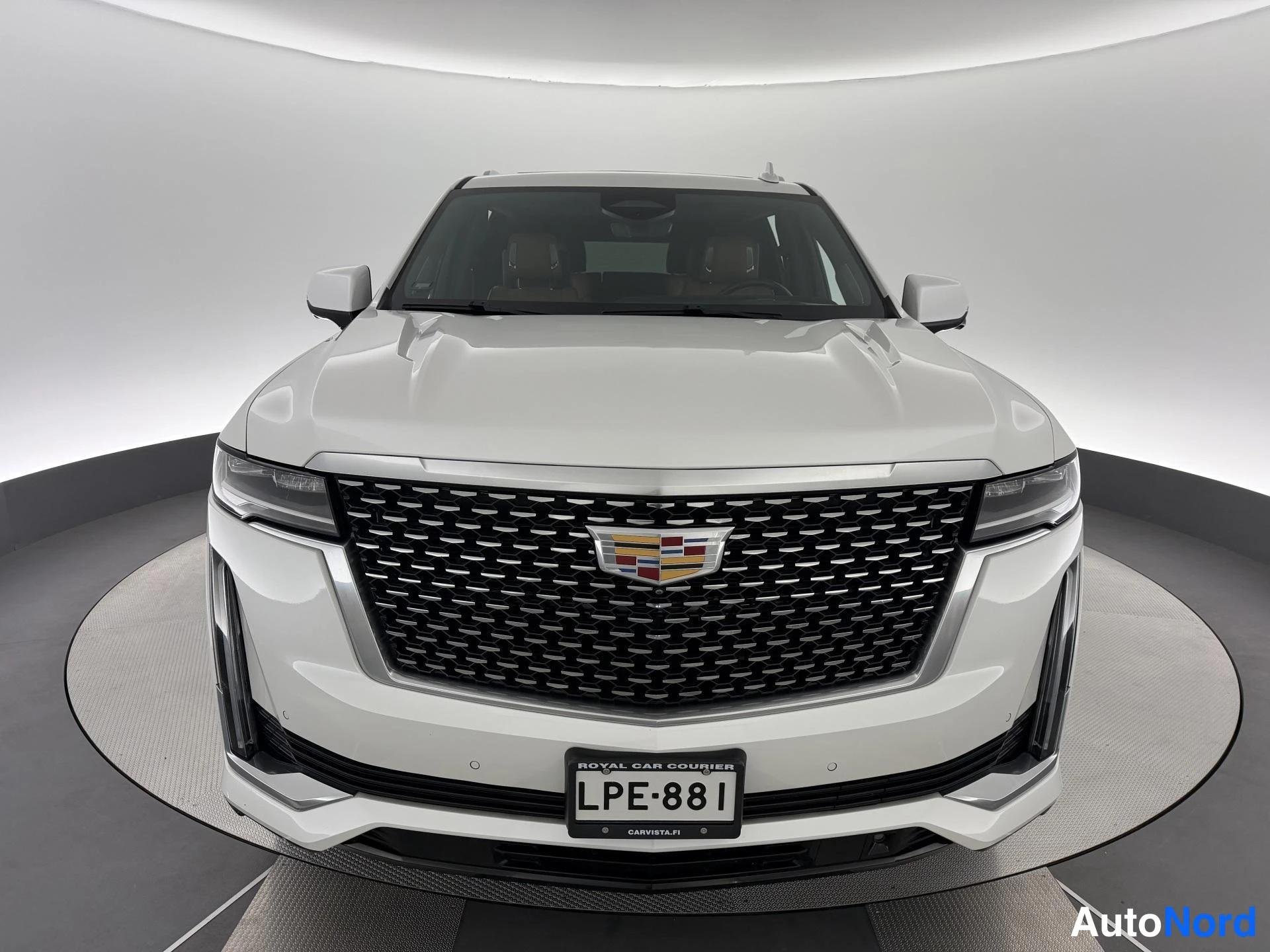 Valkoinen Cadillac Escalade ESV 2022, edestä, kuva 3