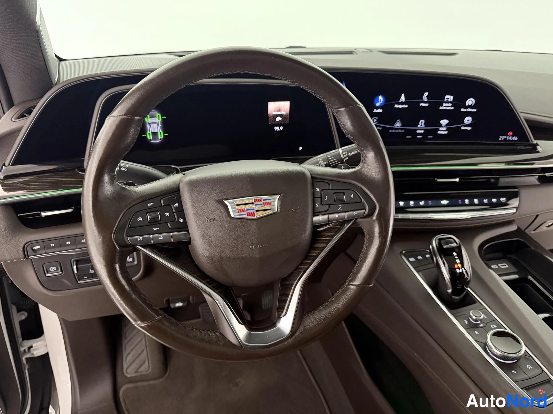 Valkoinen Cadillac Escalade ESV 2022, ohjaamo, kuva 8