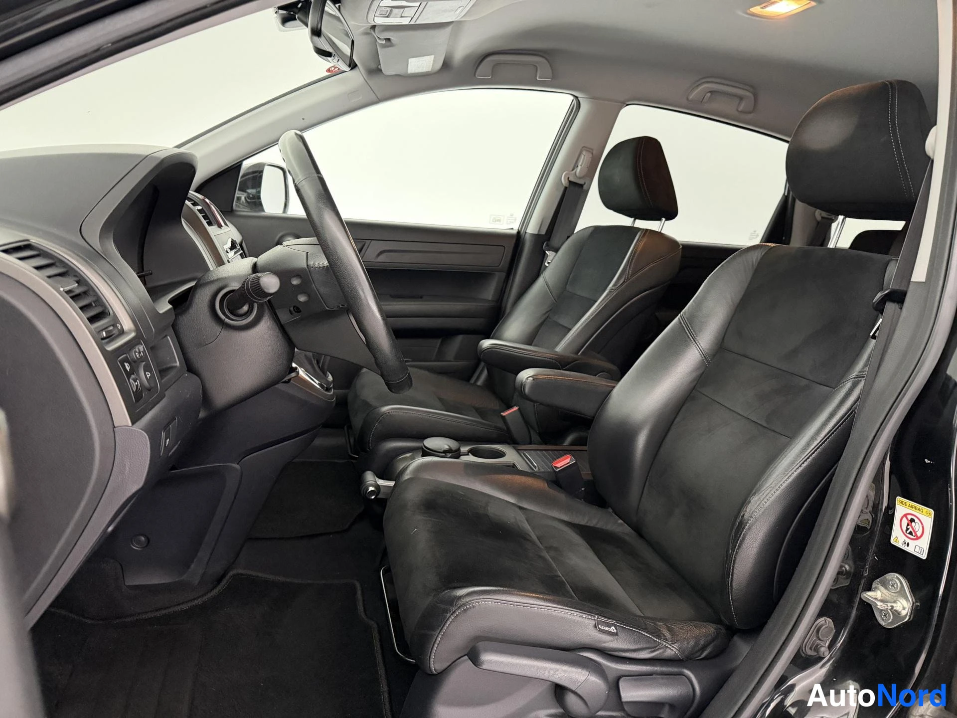 Musta Honda CR-V 2011, etuistuimet, kuva 12
