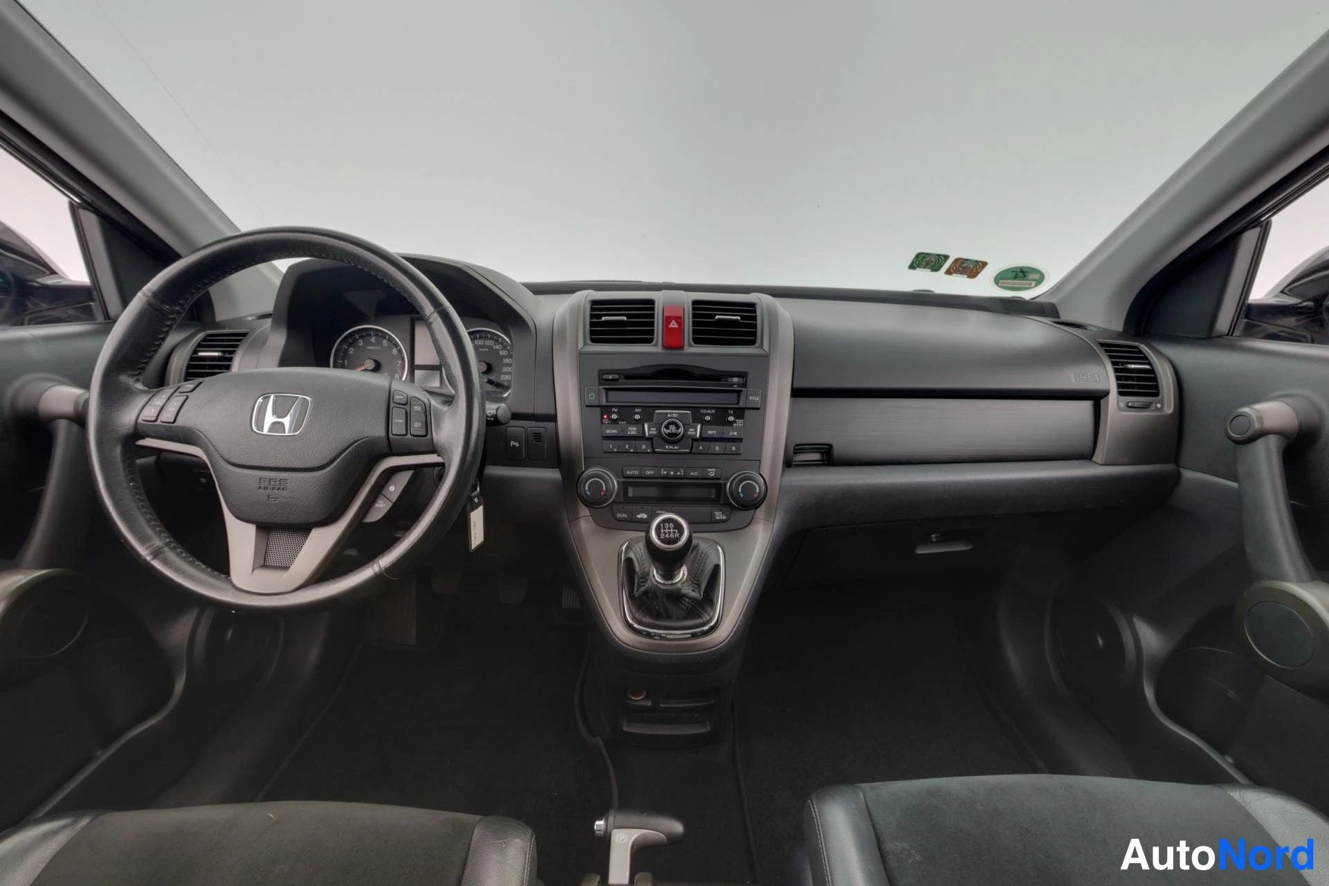 Musta Honda CR-V 2011, ohjaamo, kuva 8