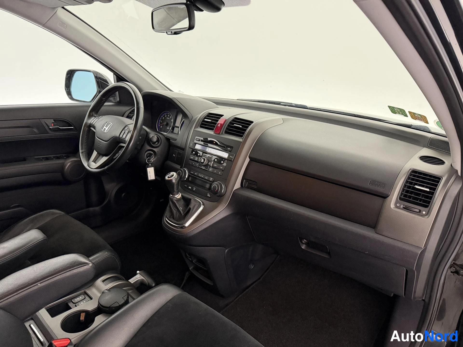 Musta Honda CR-V 2011, ohjaamo, kuva 10