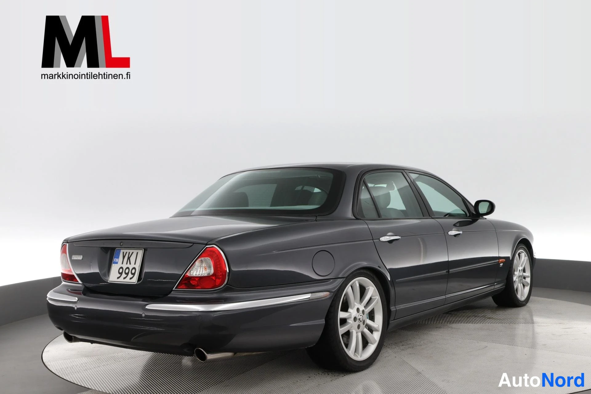Harmaa Jaguar XJR 2004, takaviisto, kuva 7