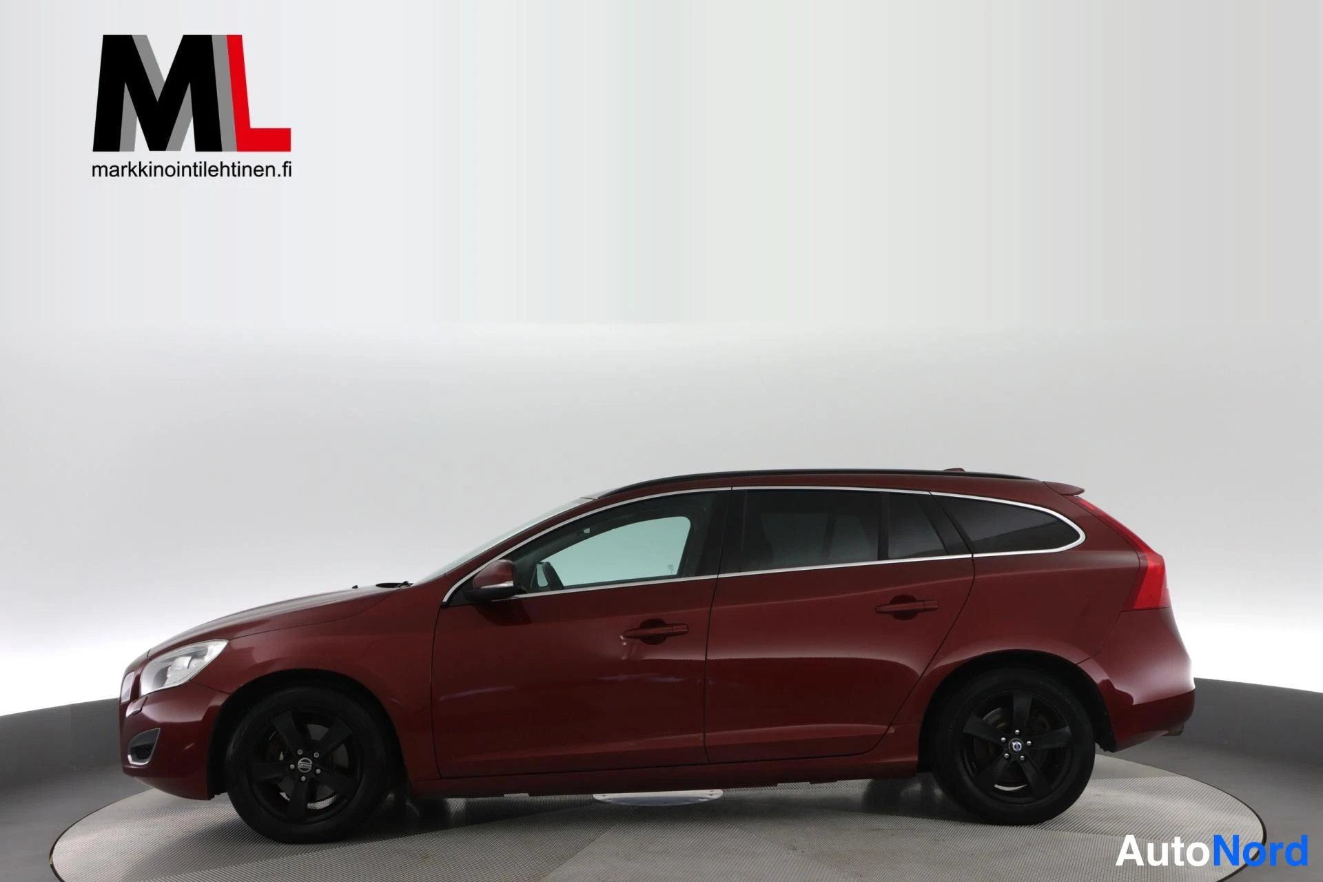 Punainen Volvo V60 2013, sivulta, kuva 5