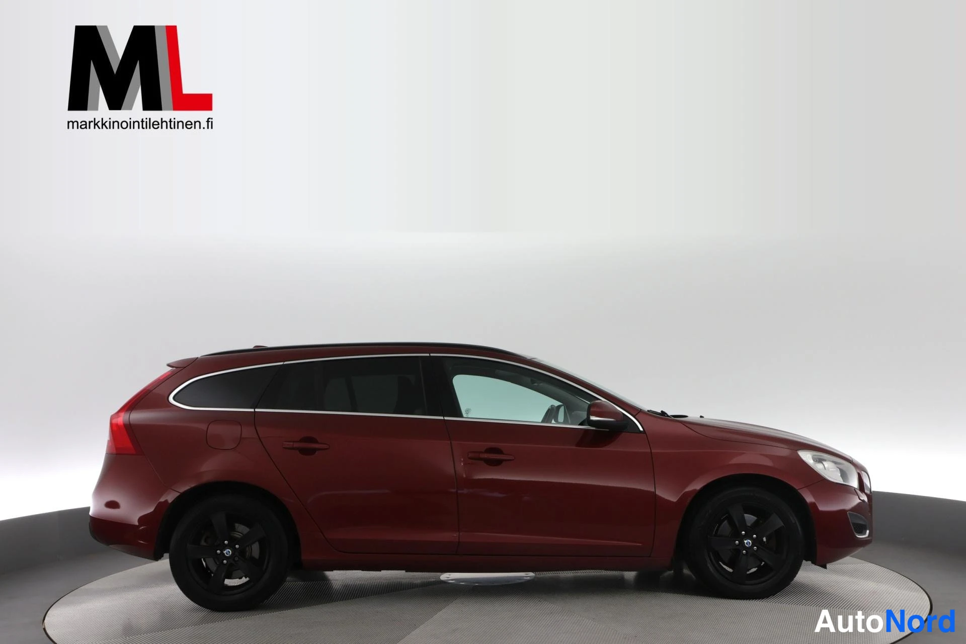 Punainen Volvo V60 2013, sivulta, kuva 4